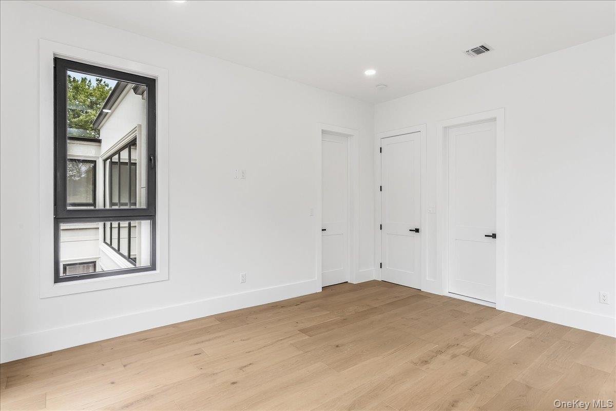 1080 Westminster Avenue Property Photo 35