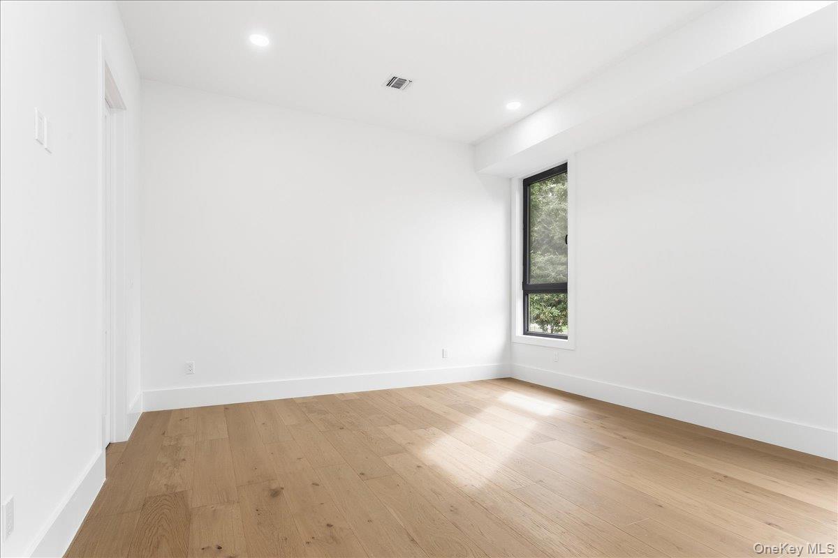 1080 Westminster Avenue Property Photo 36