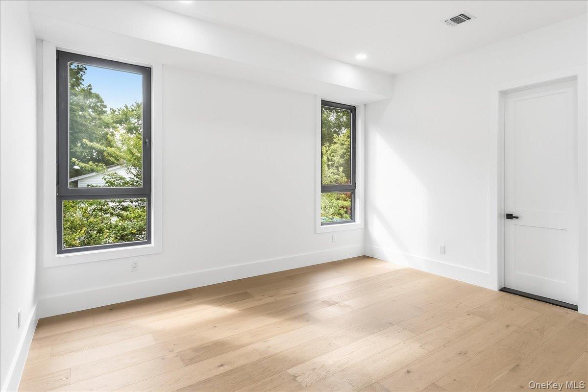 1080 Westminster Avenue Property Photo 37
