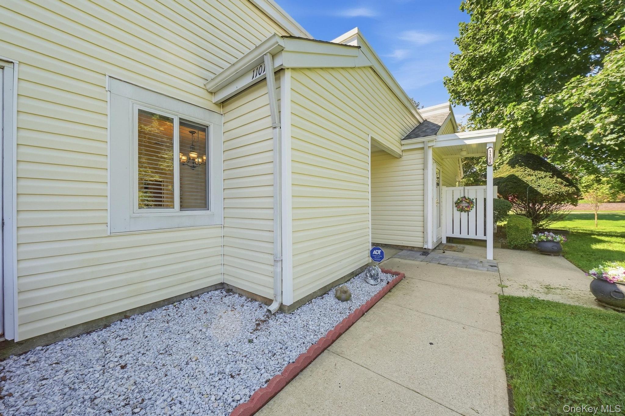 1101 Cabot Court Property Photo 1