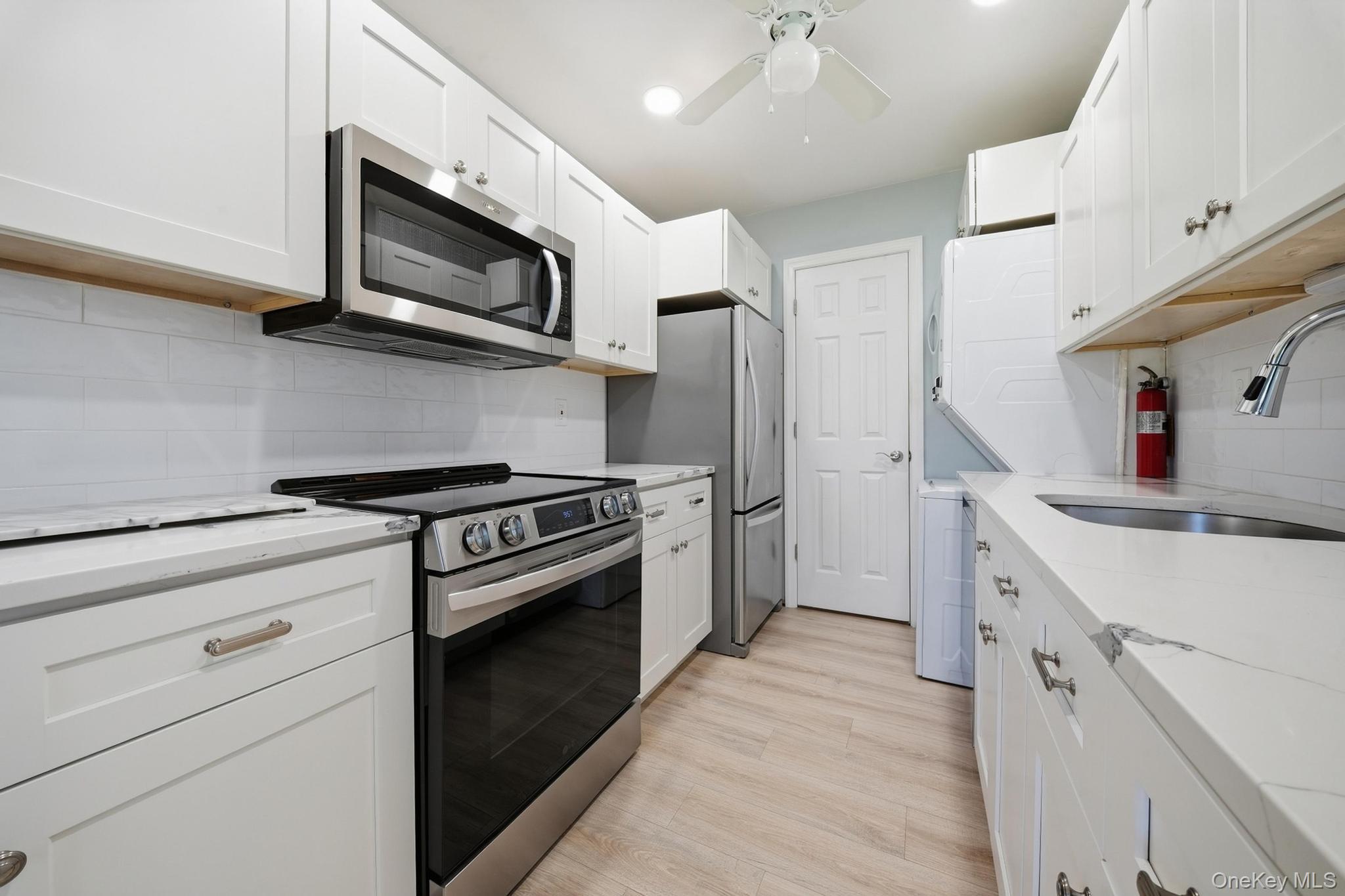1101 Cabot Court Property Photo 6