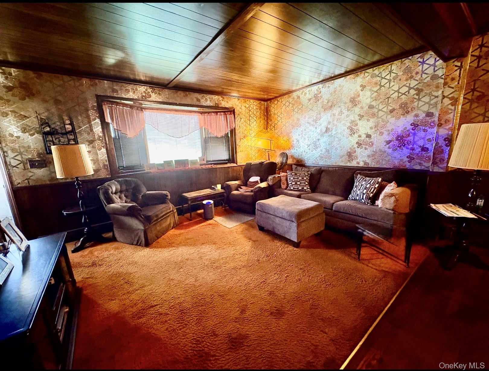 111 King Street Property Photo 6