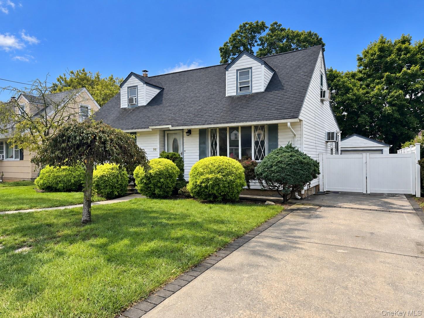 64 E Fenimore Street Property Photo 1