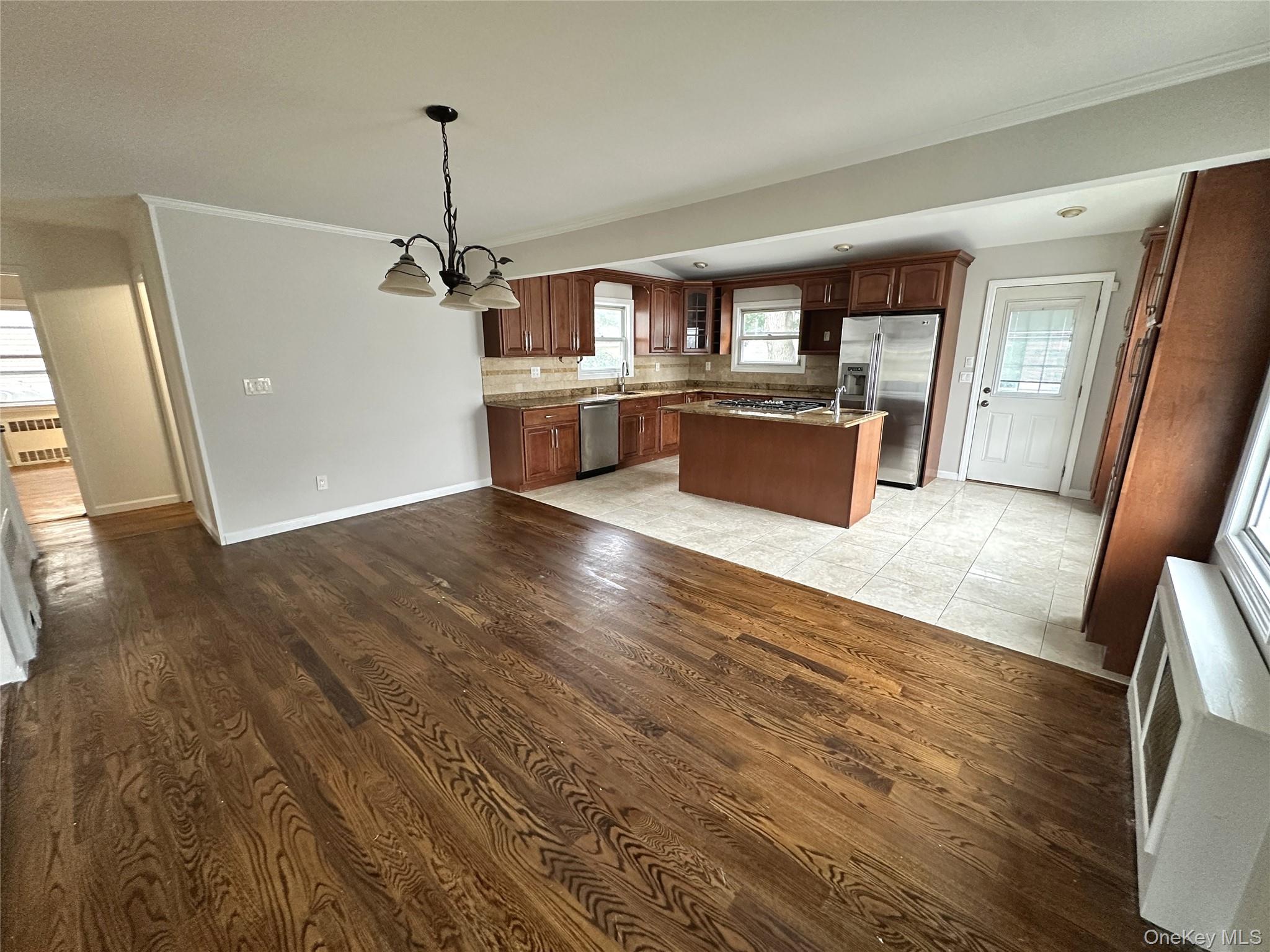 64 E Fenimore Street Property Photo 6