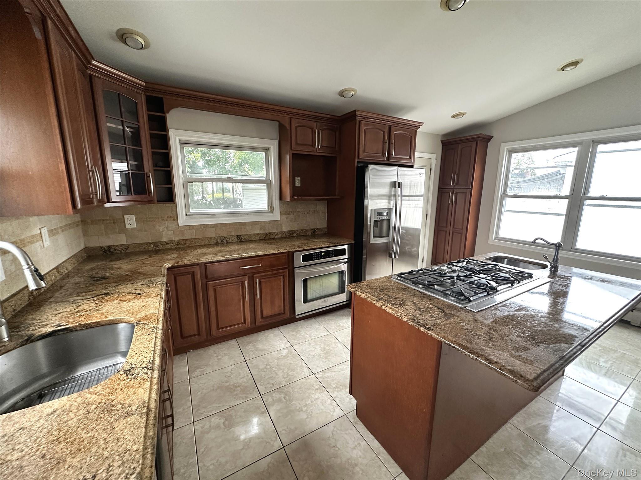 64 E Fenimore Street Property Photo 8