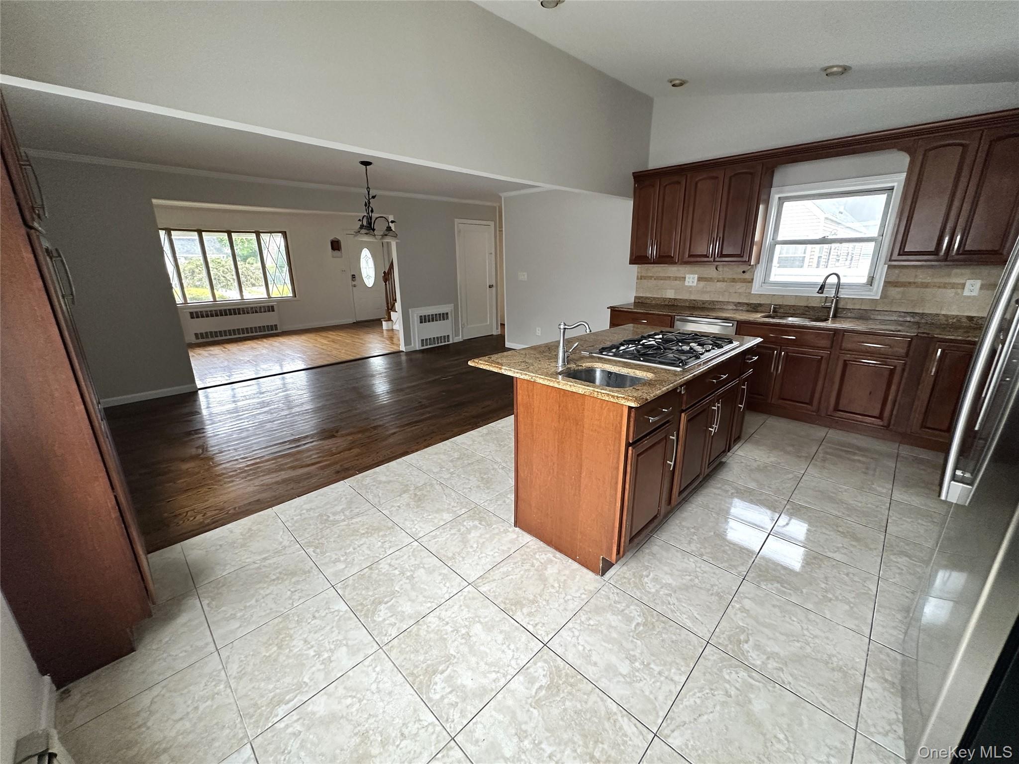64 E Fenimore Street Property Photo 10