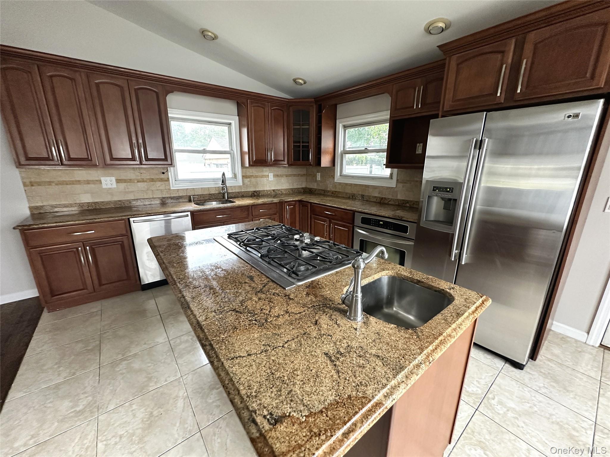 64 E Fenimore Street Property Photo 11
