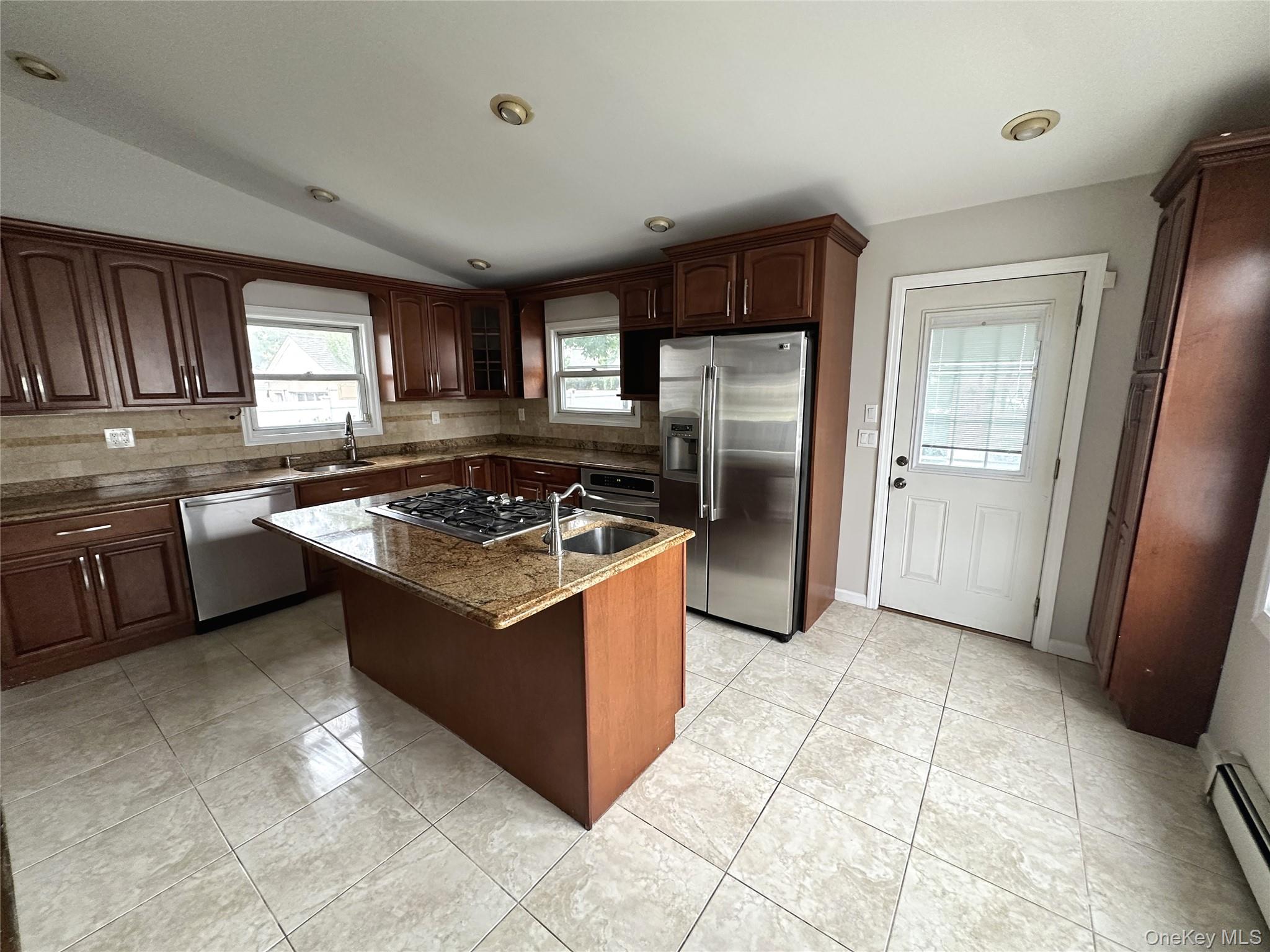 64 E Fenimore Street Property Photo 12