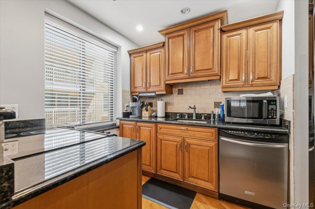 425 Shore Road 2d Property Photo 8