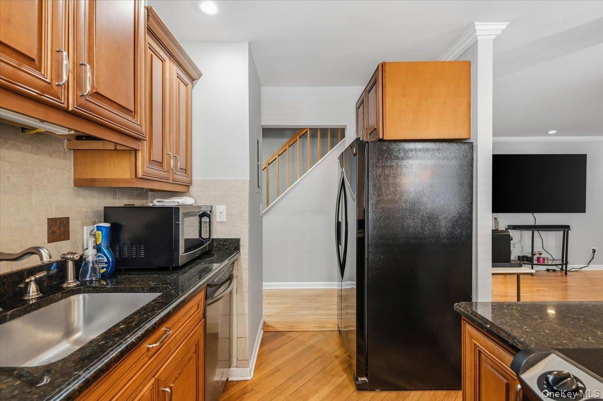 425 Shore Road 2d Property Photo 10