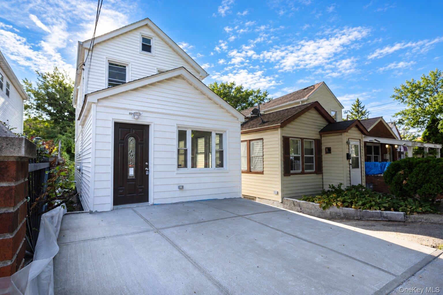 10910 175th Street Property Photo 2
