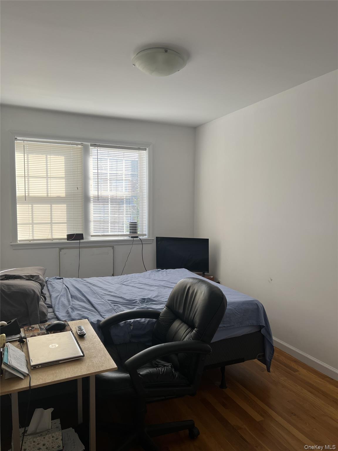 4324 215 Street 2f Property Photo 2