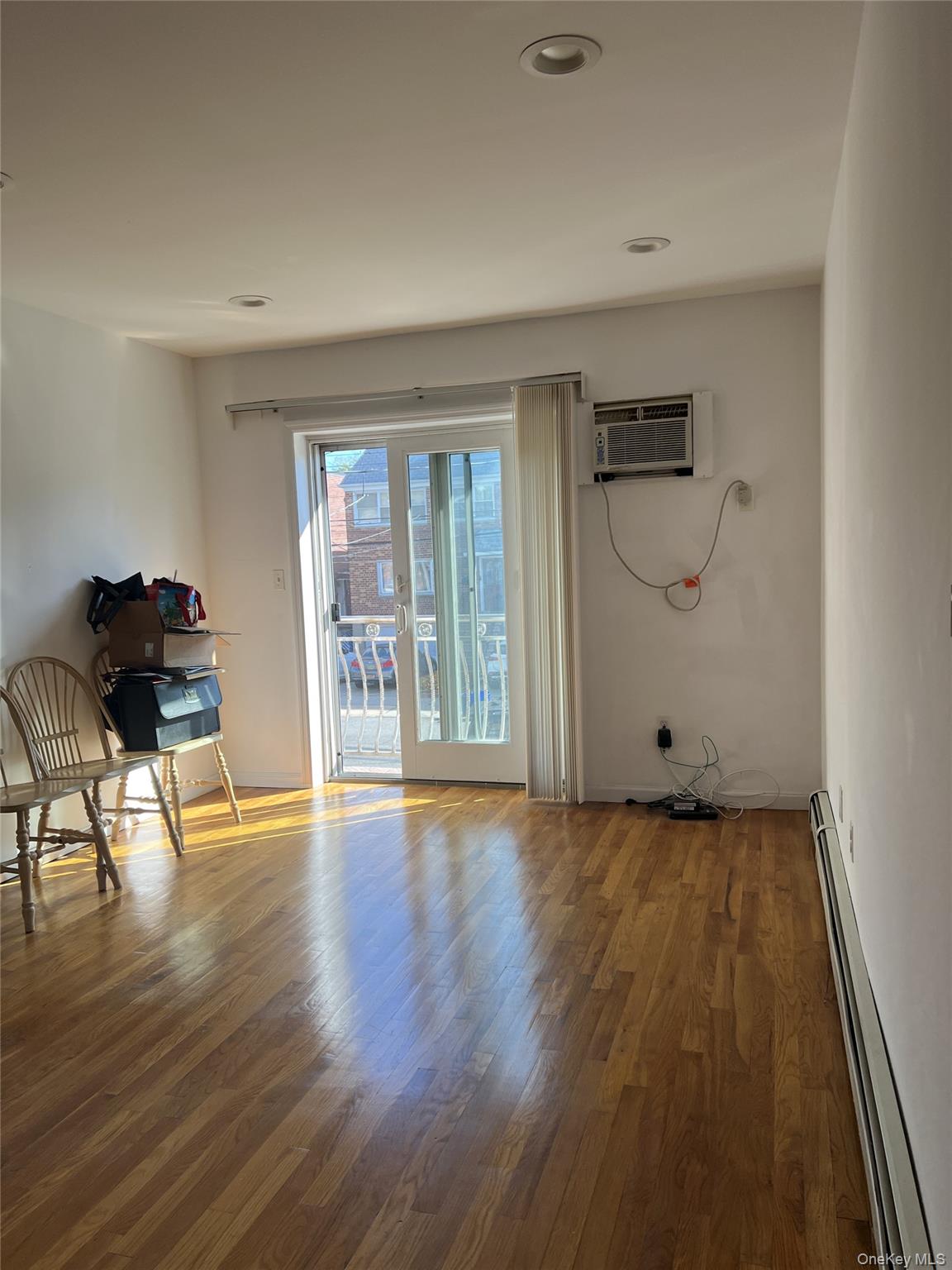 4324 215 Street 2f Property Photo 5