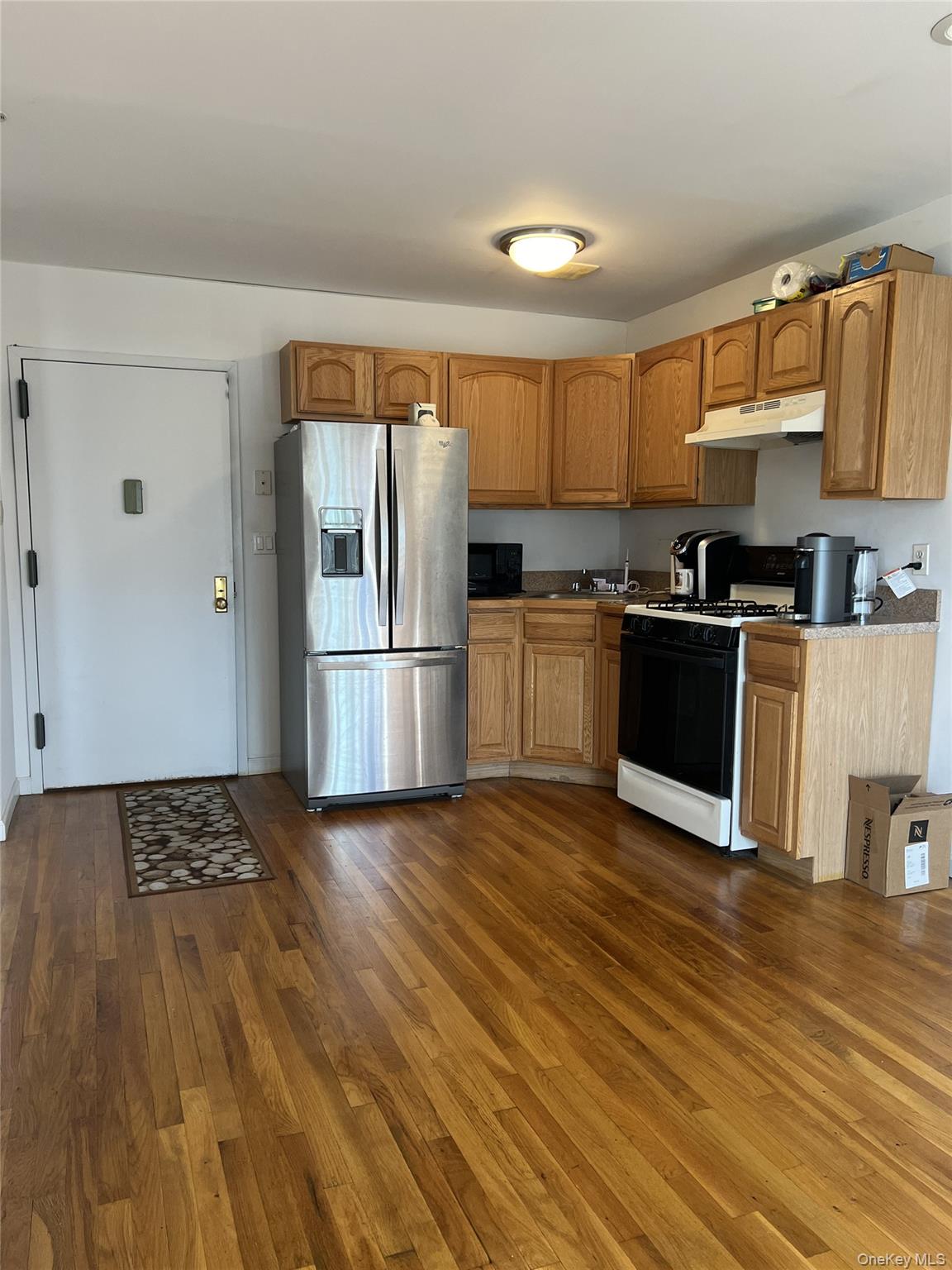 4324 215 Street 2f Property Photo 6