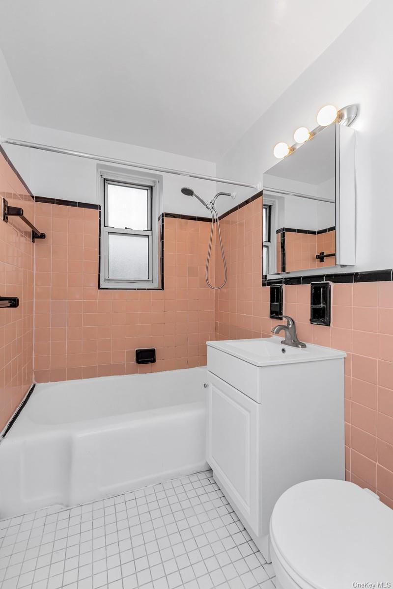67-07 Yellowstone Boulevard 5F Property Photo 1