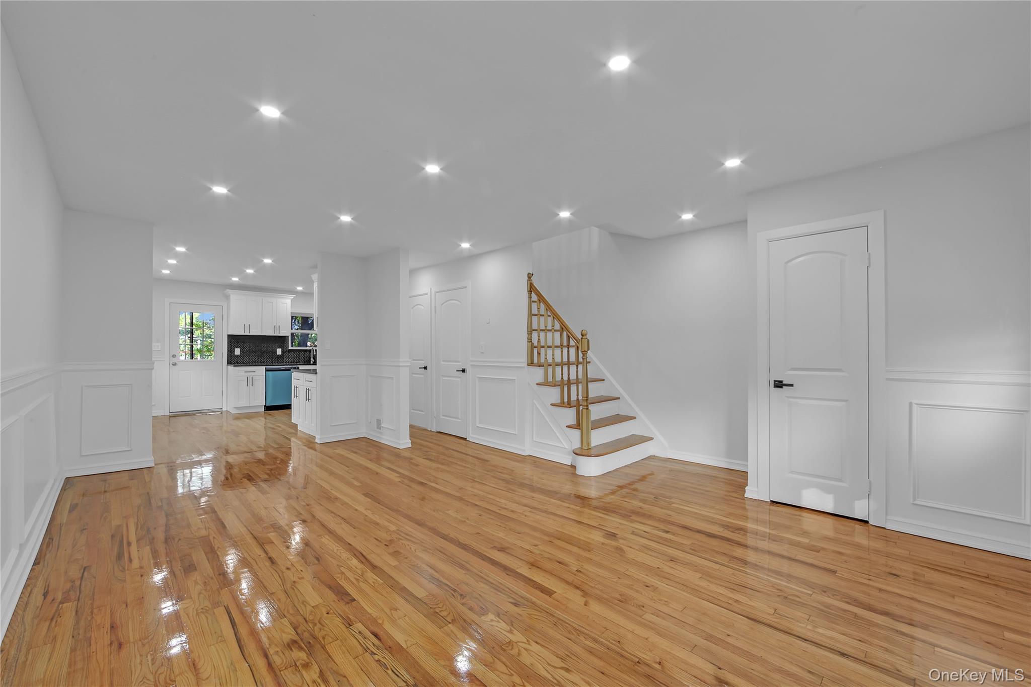 931 E 232nd Street Property Photo 3