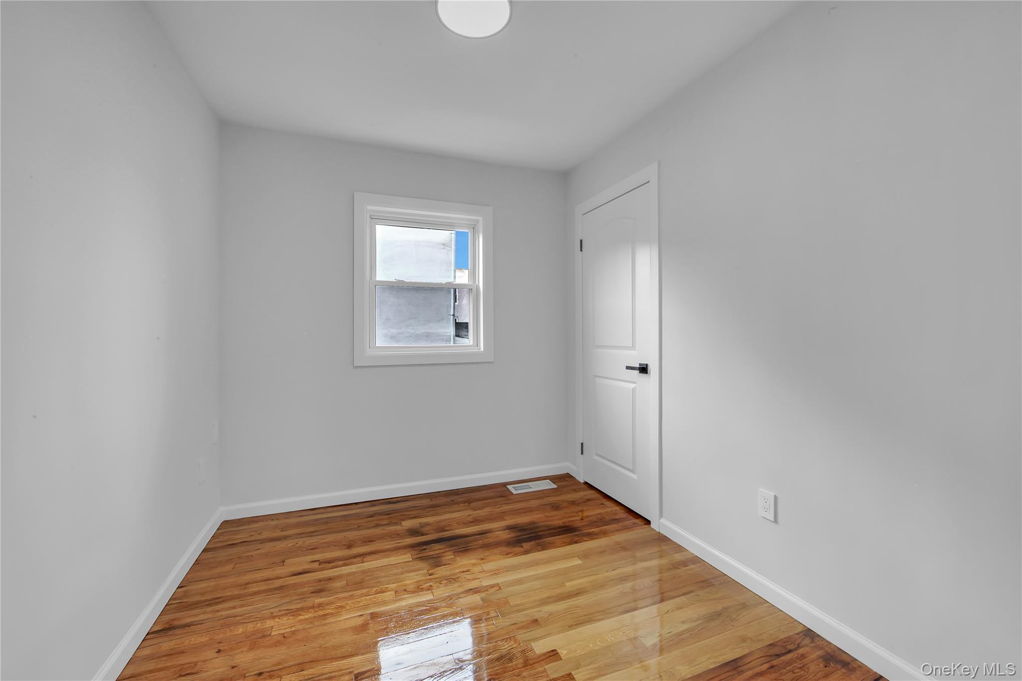 931 E 232nd Street Property Photo 11