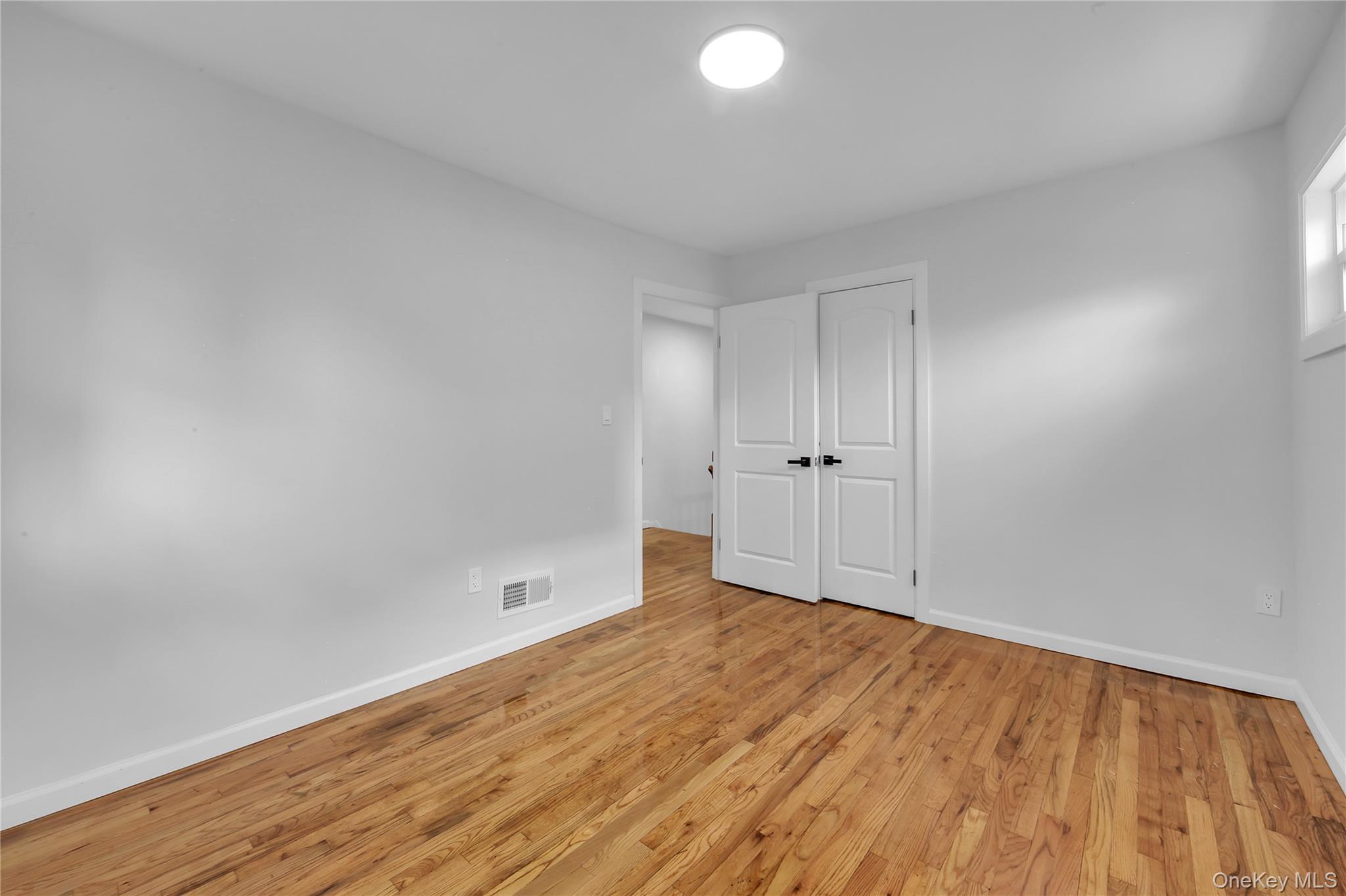 931 E 232nd Street Property Photo 14