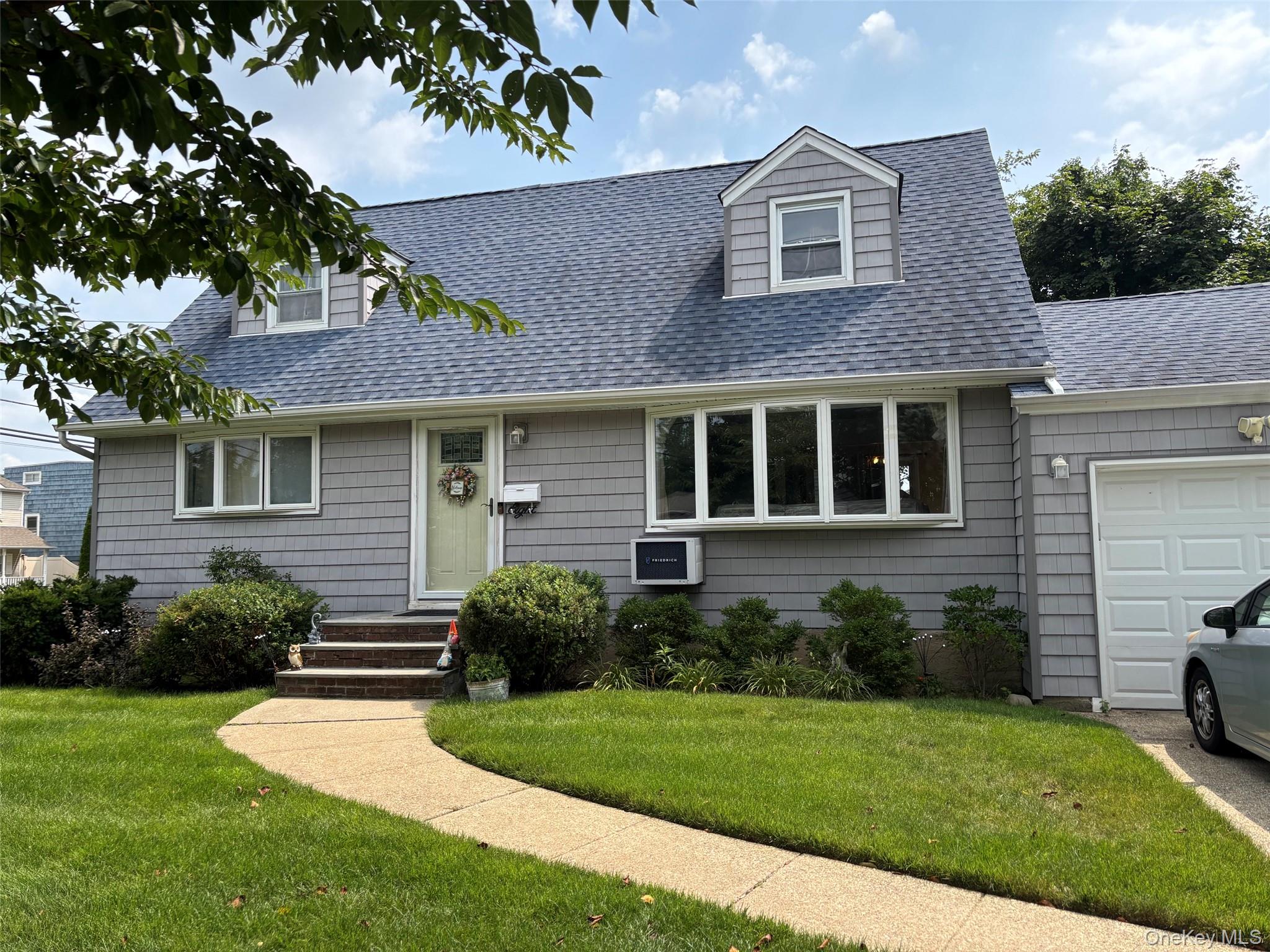 8 N Summit Drive Property Photo 1