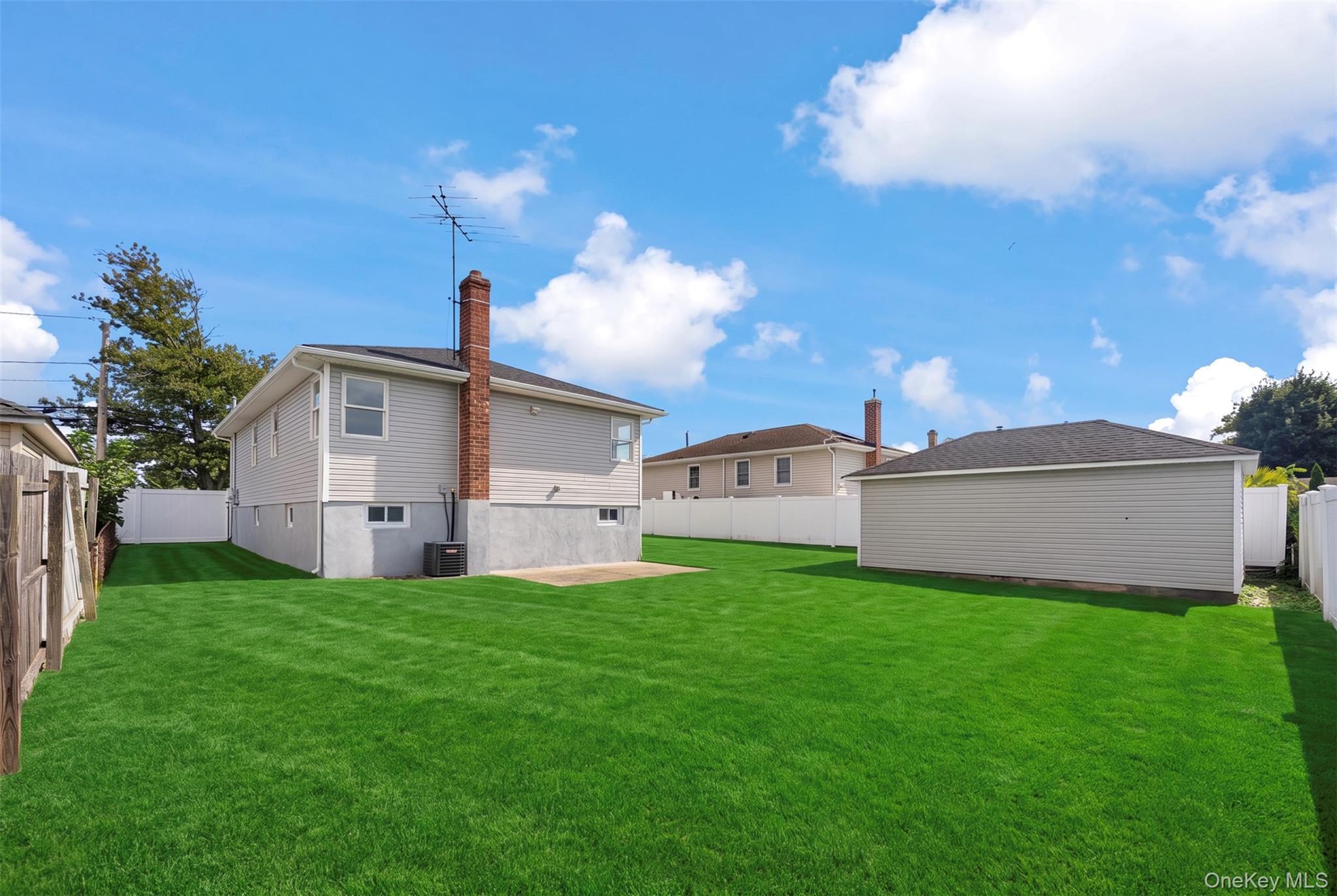 3280 Elliott Boulevard Property Photo 4