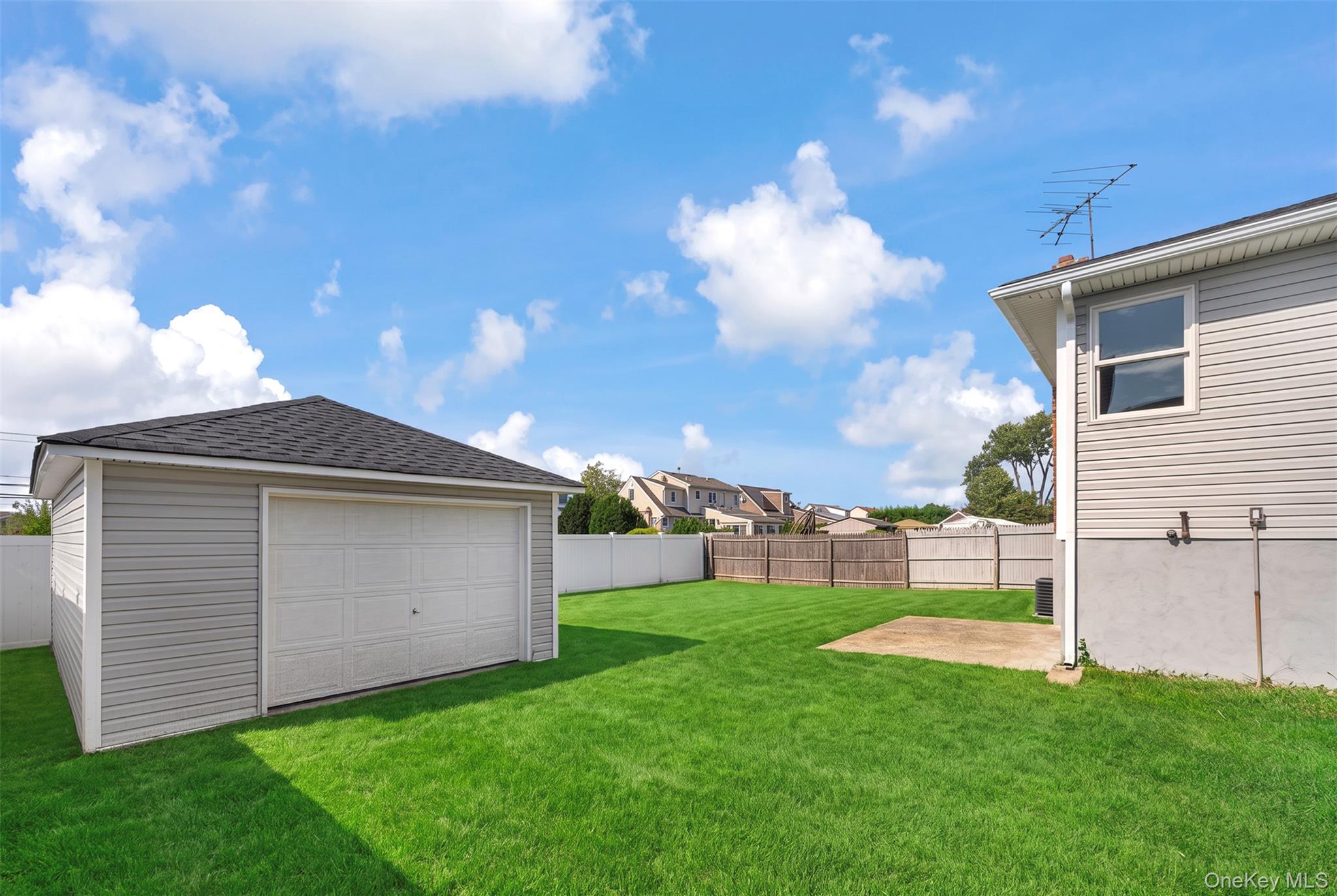 3280 Elliott Boulevard Property Photo 5