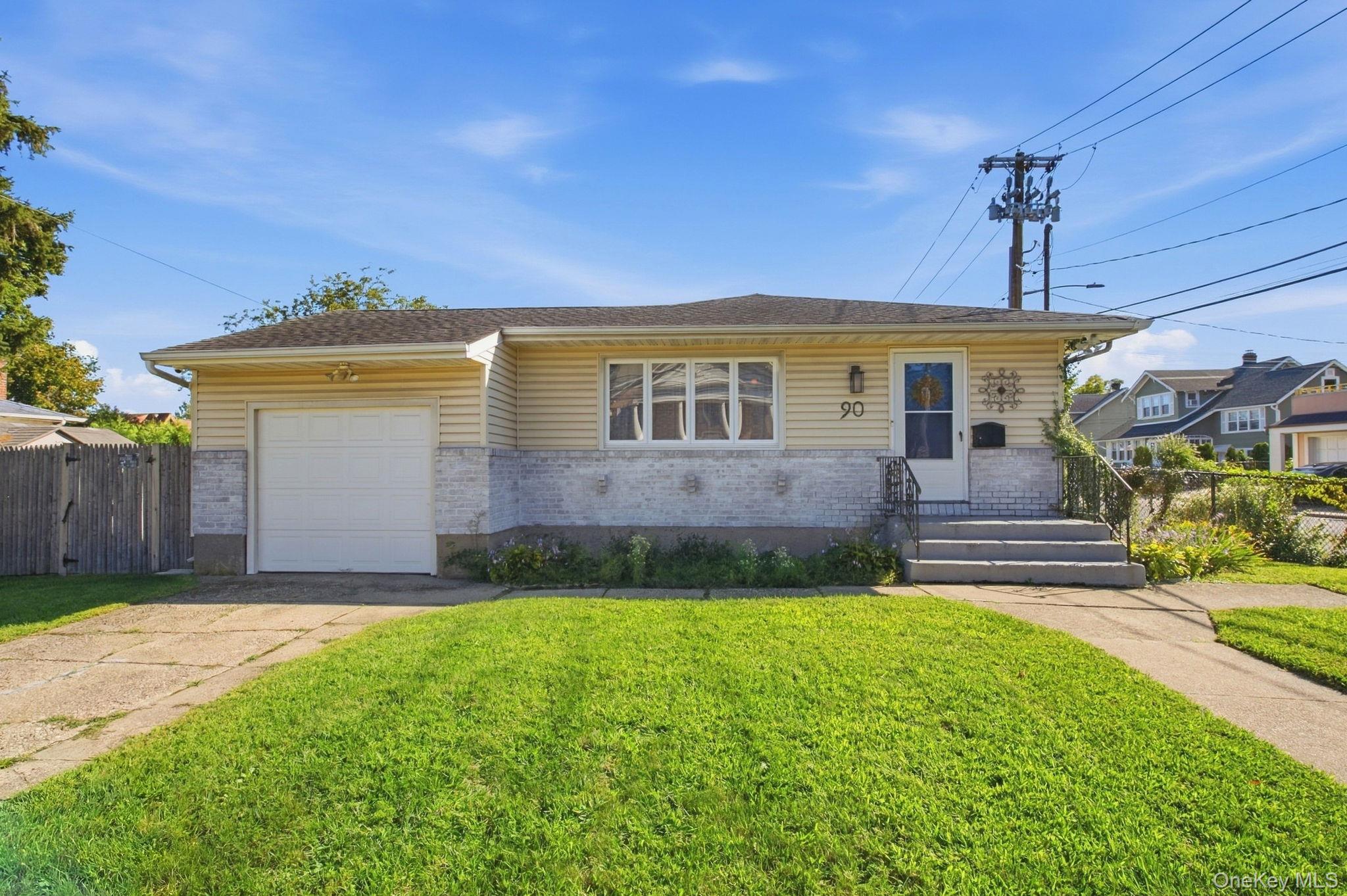 90 Conklin Street Property Photo 1