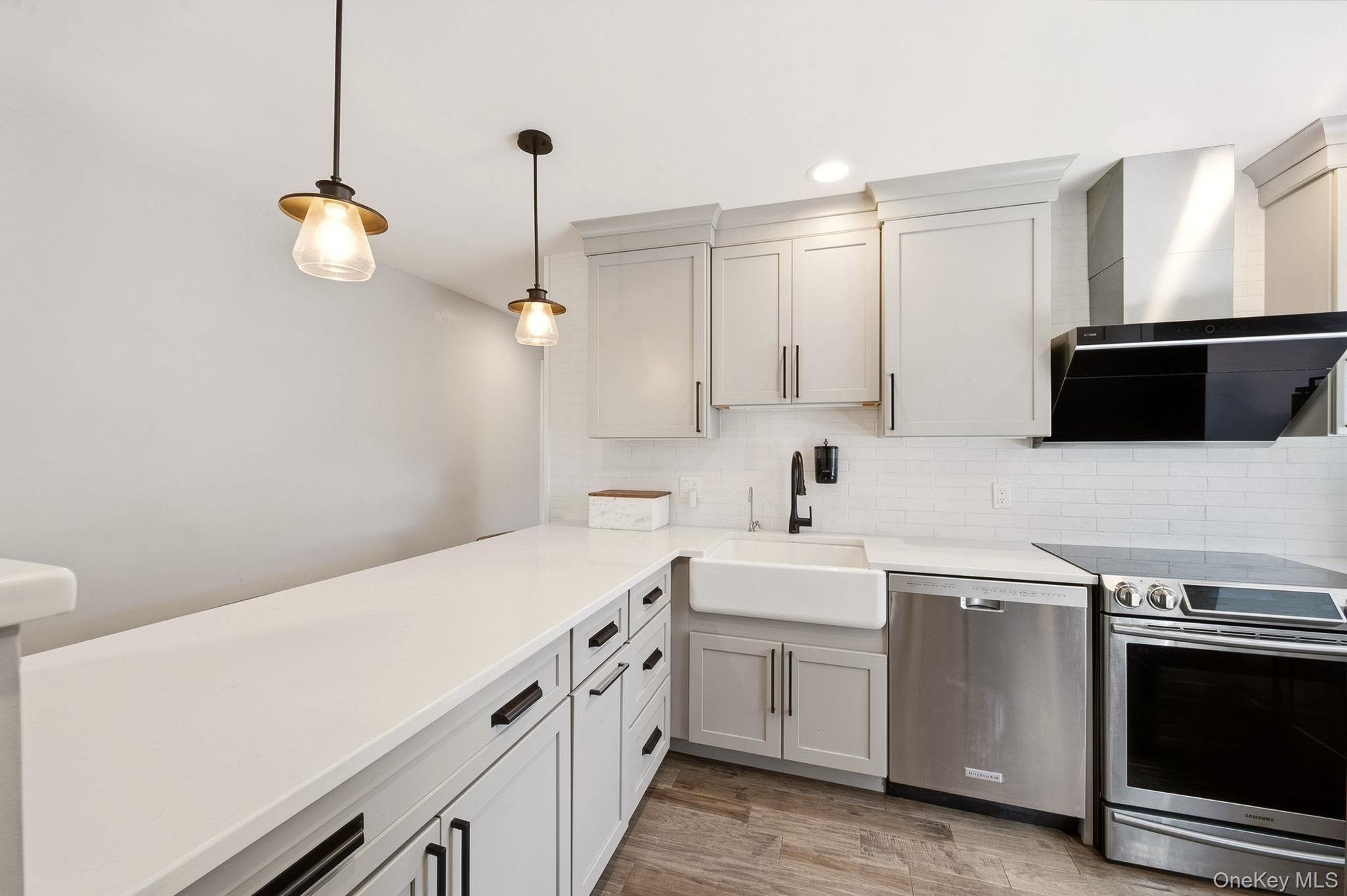 90 Conklin Street Property Photo 1