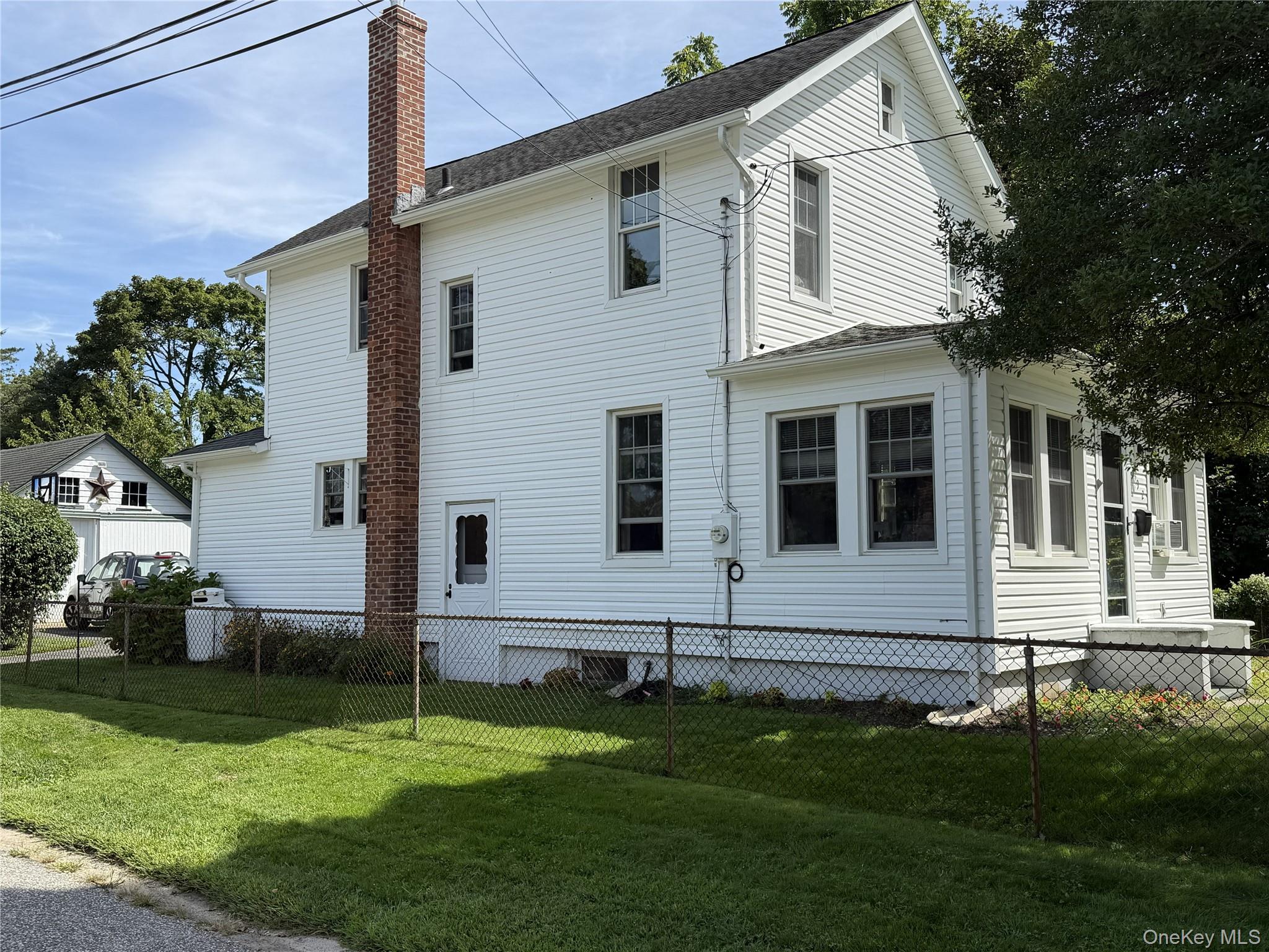 992 Roanoke Avenue Property Photo 1