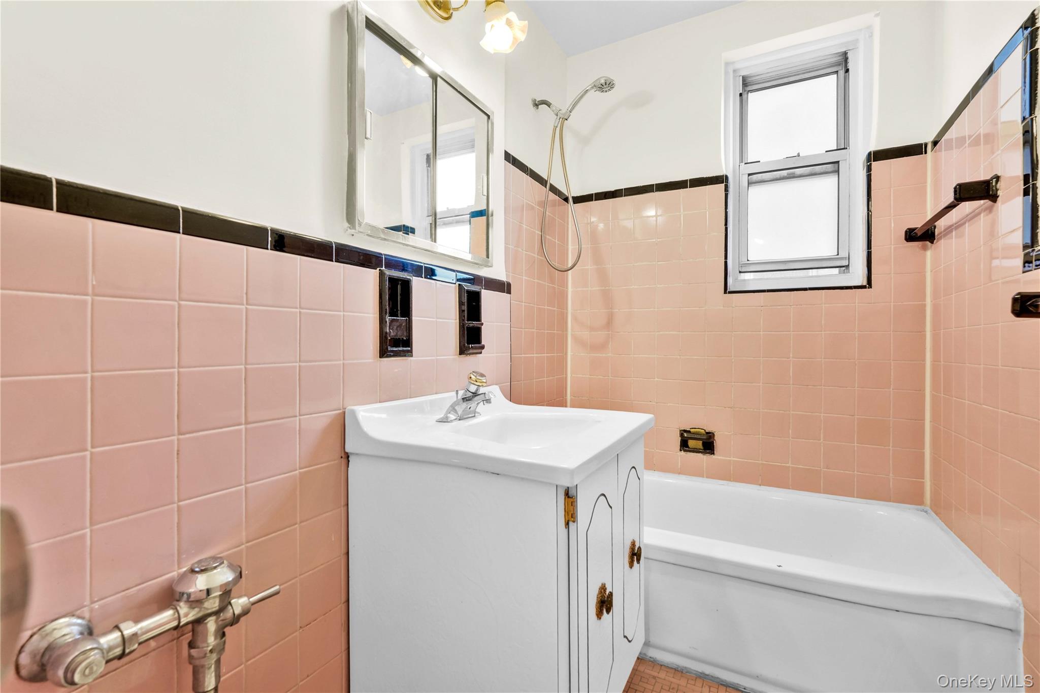 27-10 Parsons Boulevard 2f Property Photo 18
