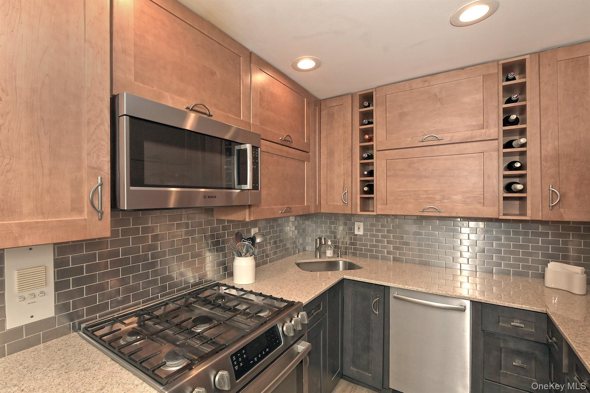 370 W Broadway 1a Property Photo 9