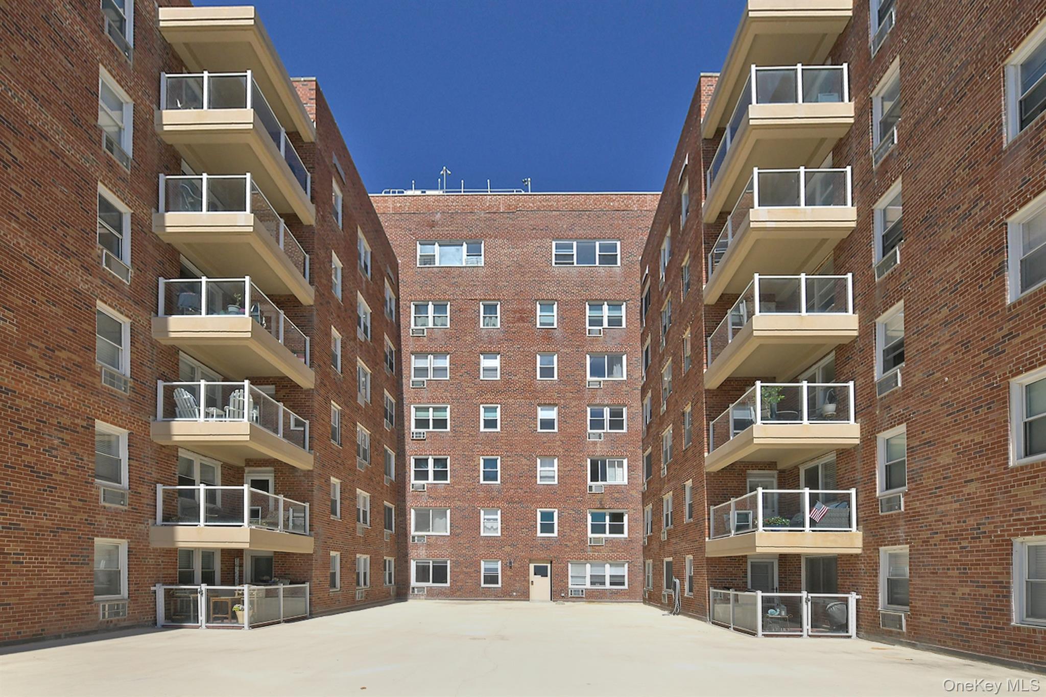 370 W Broadway 1a Property Photo 24