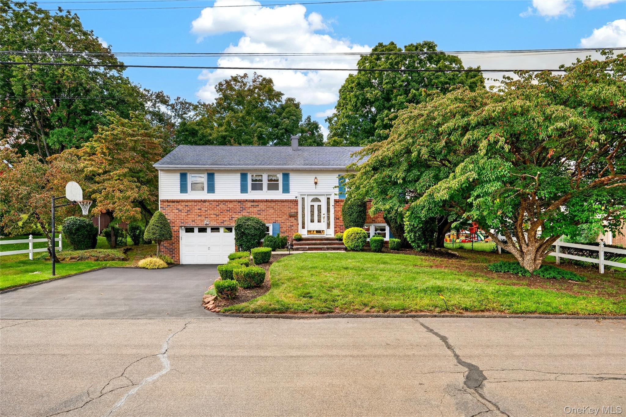 32 Sengstacken Drive Property Photo 2
