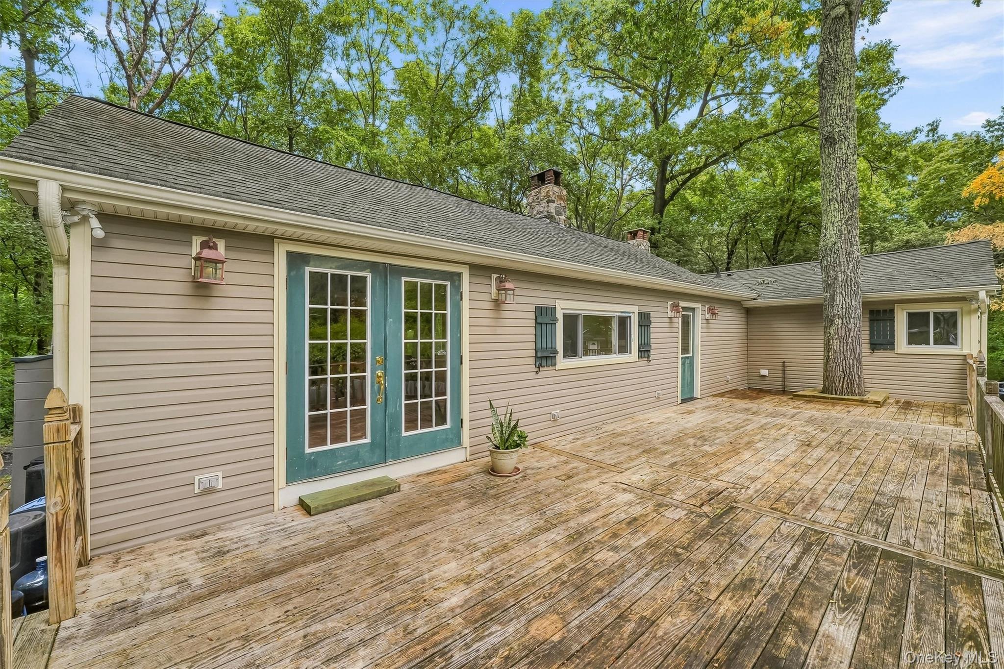 153 Nardin Road Property Photo 5