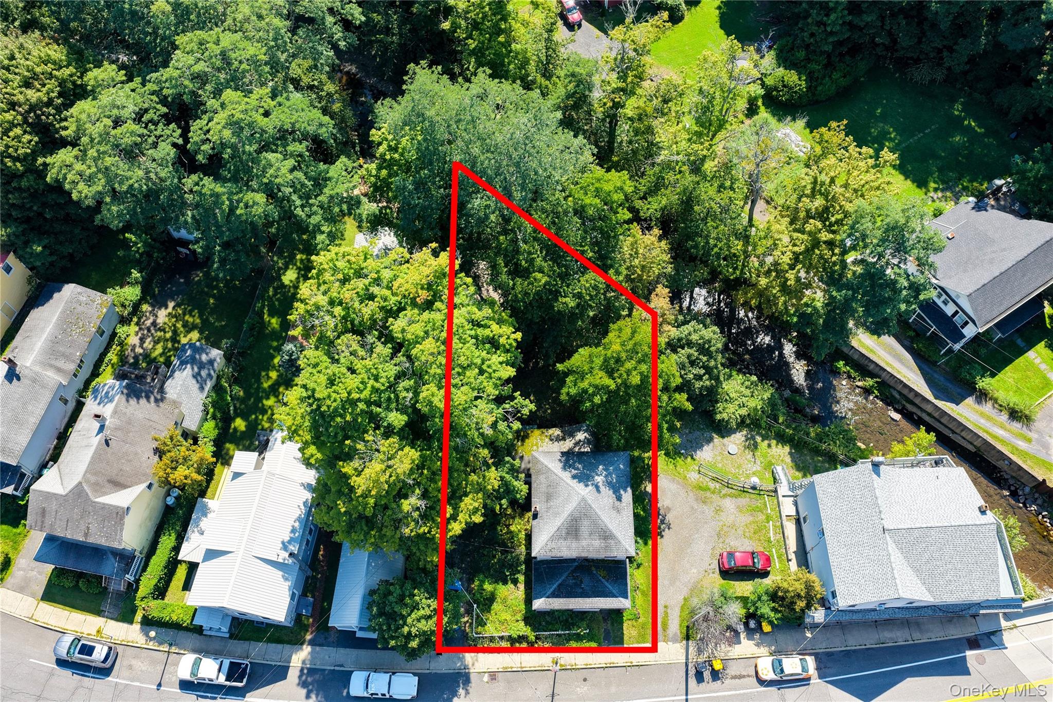 571 Main Street Property Photo 3