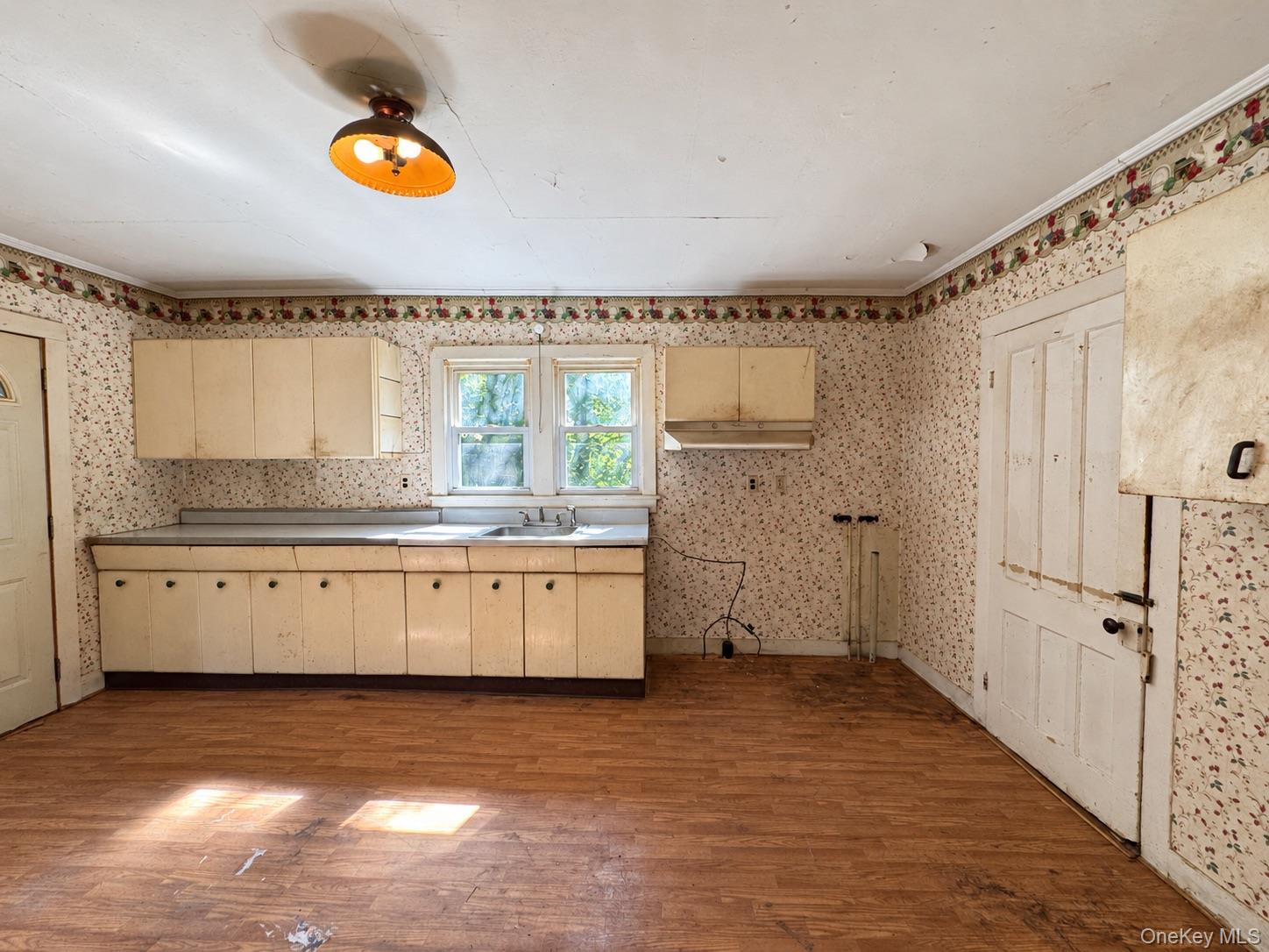 571 Main Street Property Photo 16