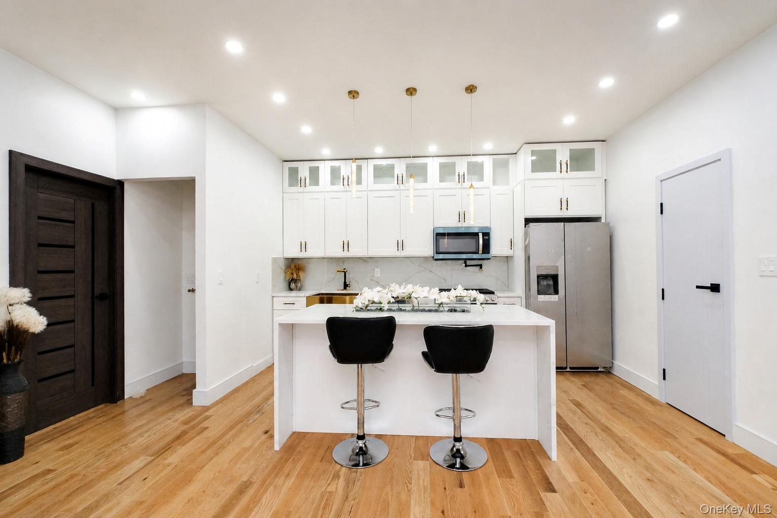1194 Albany Avenue Property Photo 1
