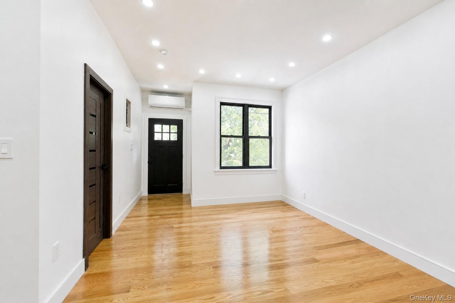 1194 Albany Avenue Property Photo 4