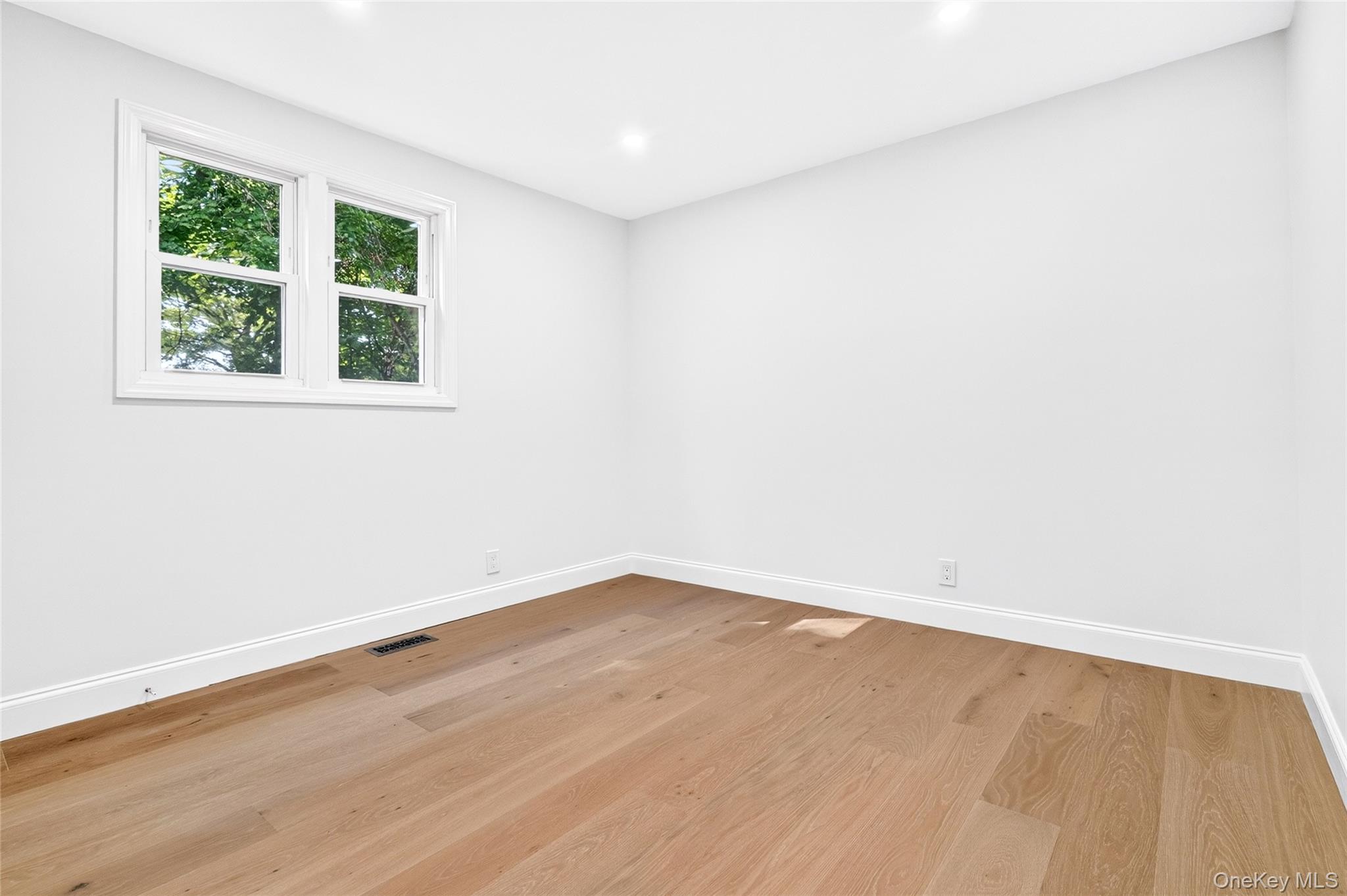 16 Saratoga Road Property Photo 14