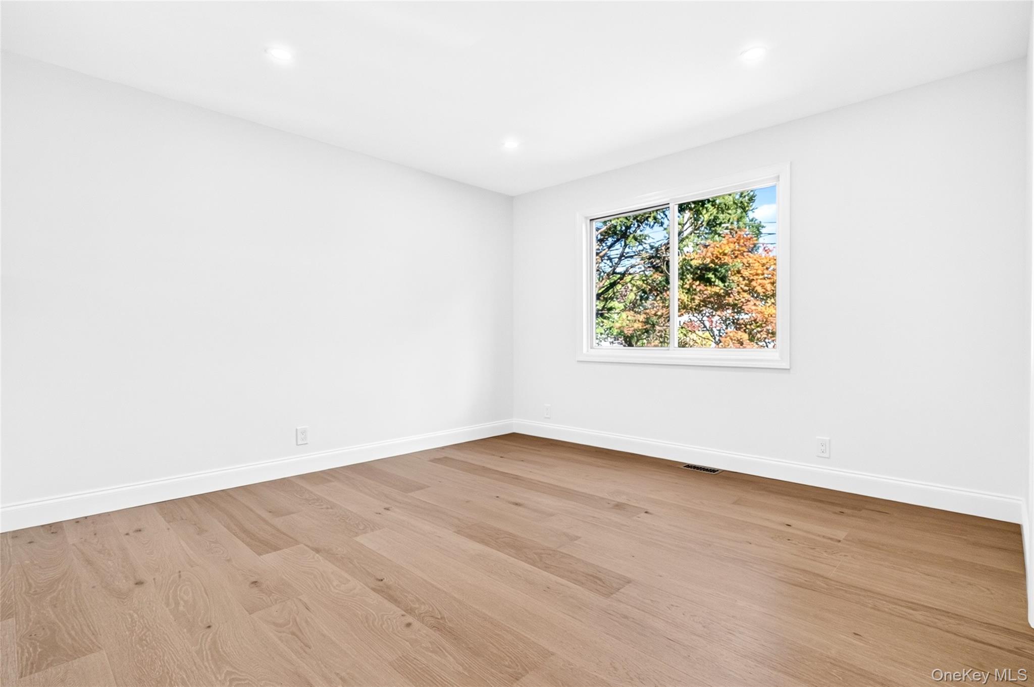 16 Saratoga Road Property Photo 17