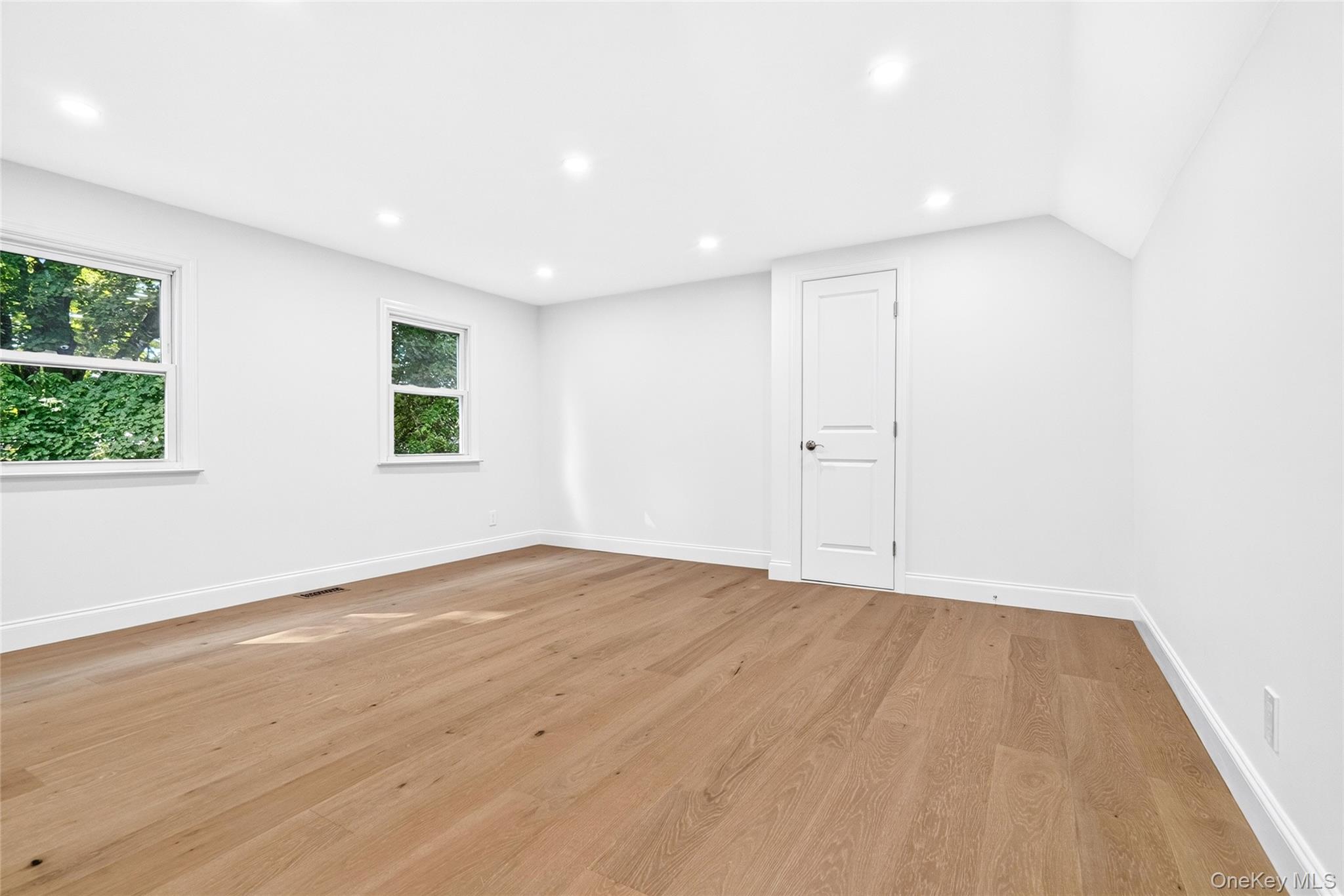 16 Saratoga Road Property Photo 24