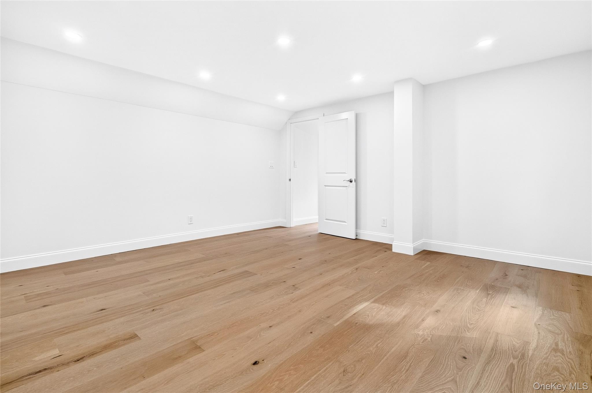 16 Saratoga Road Property Photo 28