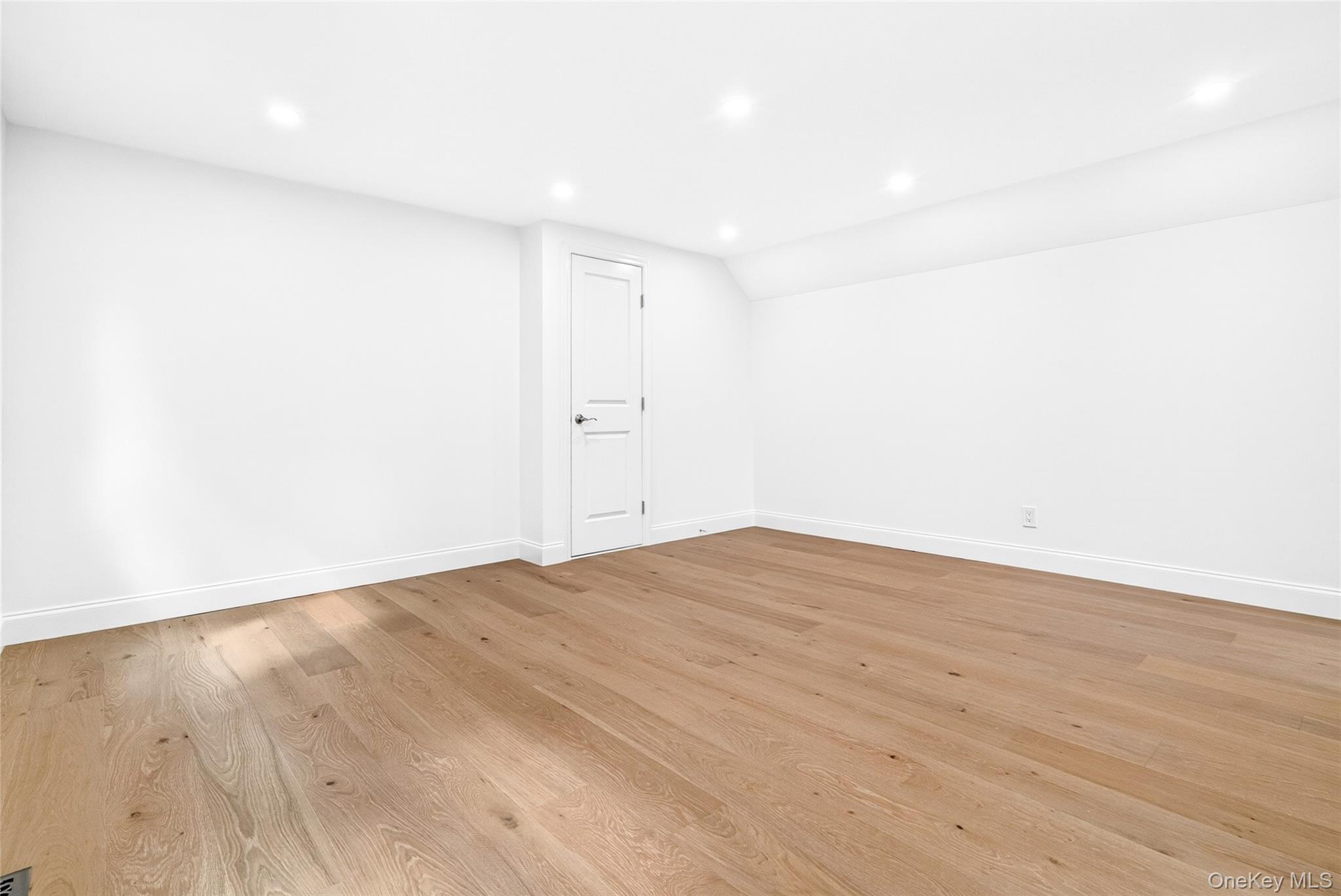 16 Saratoga Road Property Photo 29