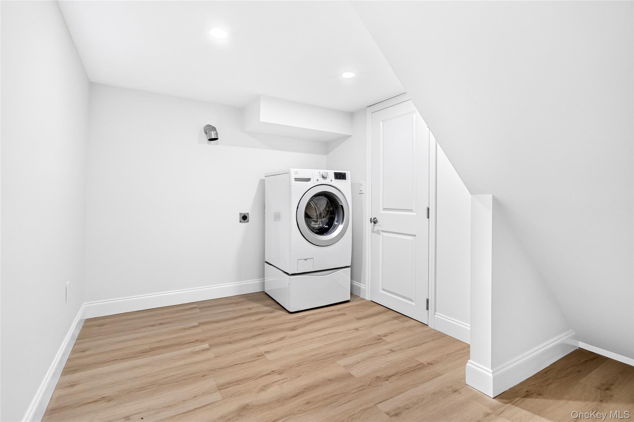 16 Saratoga Road Property Photo 37
