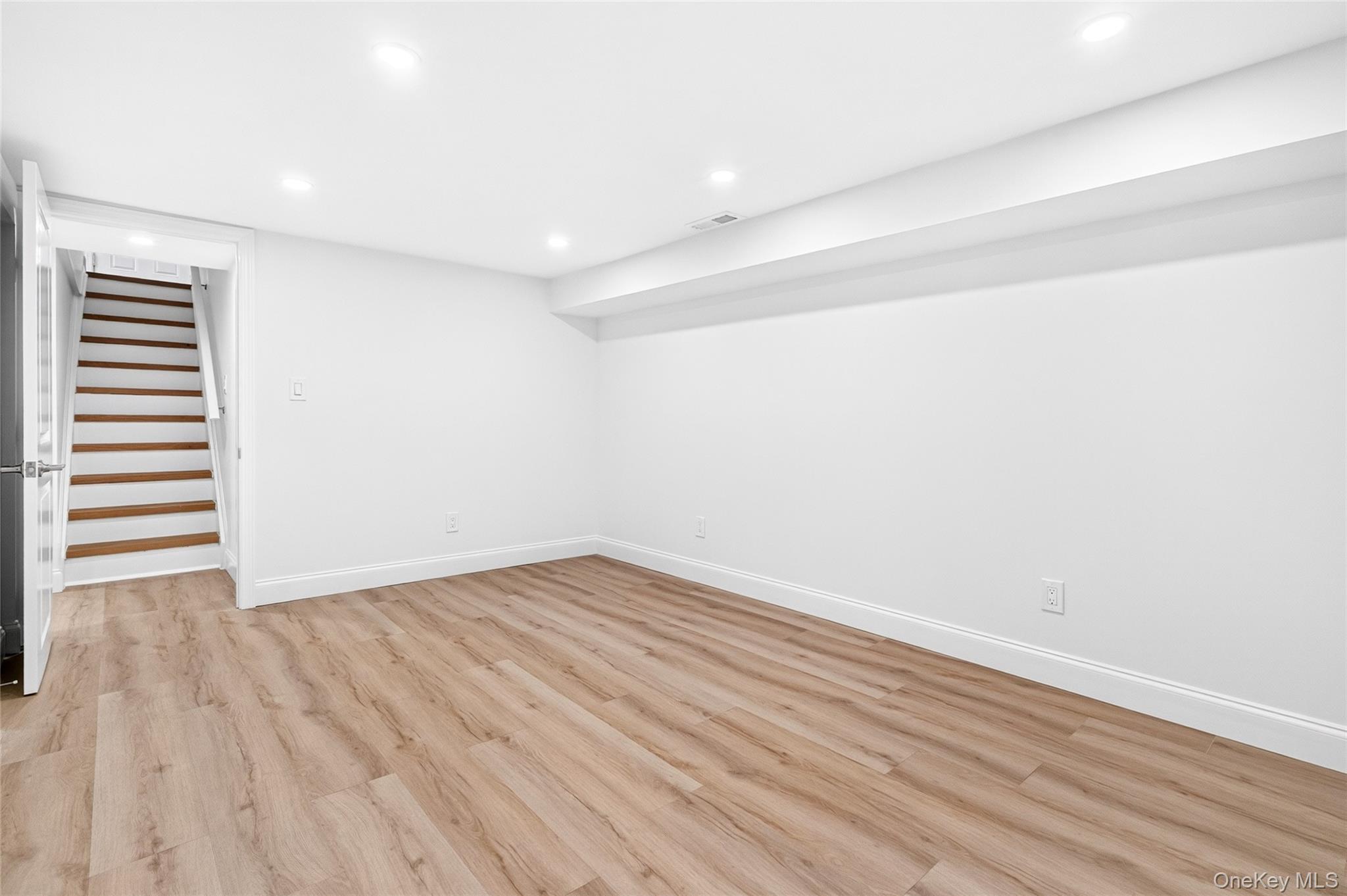 16 Saratoga Road Property Photo 40