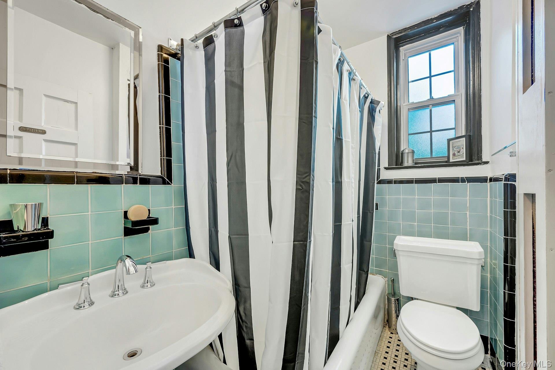 208 Centre Avenue 2a Property Photo 18