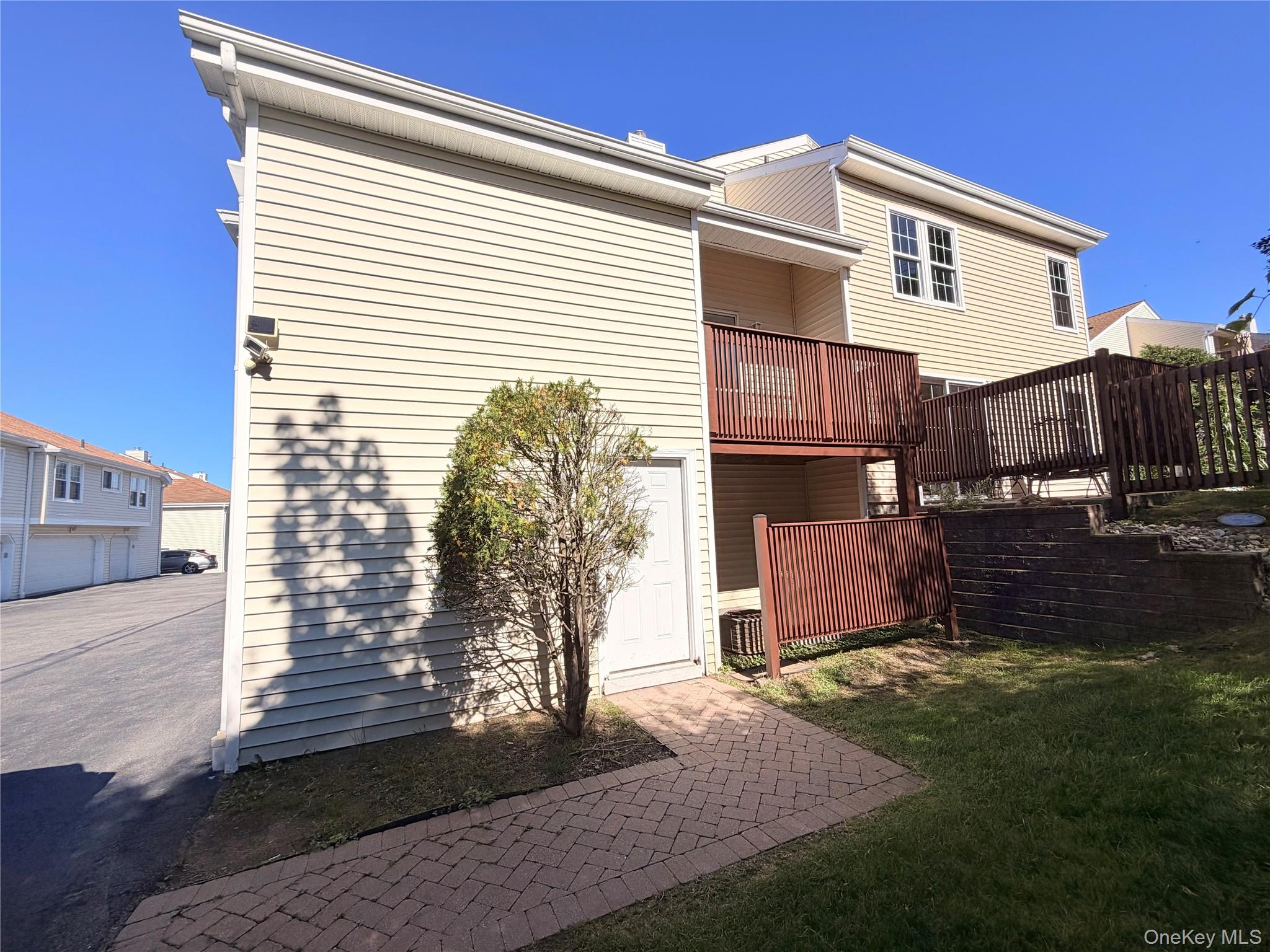 1223 Whispering Hills Property Photo 3