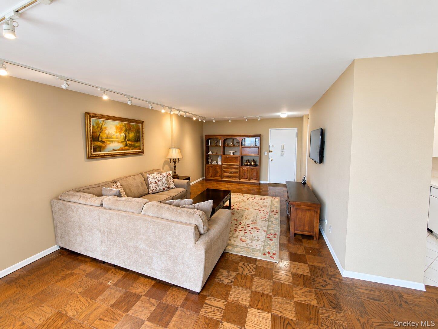 27010 Grand Central Parkway 10s Property Photo 4