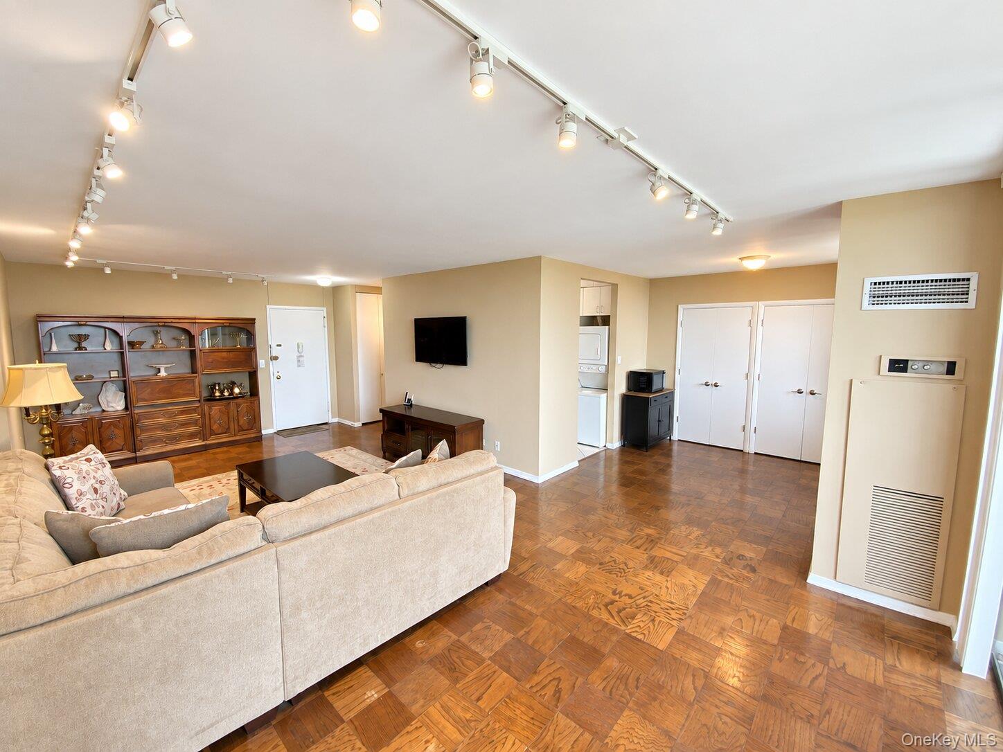 27010 Grand Central Parkway 10s Property Photo 5