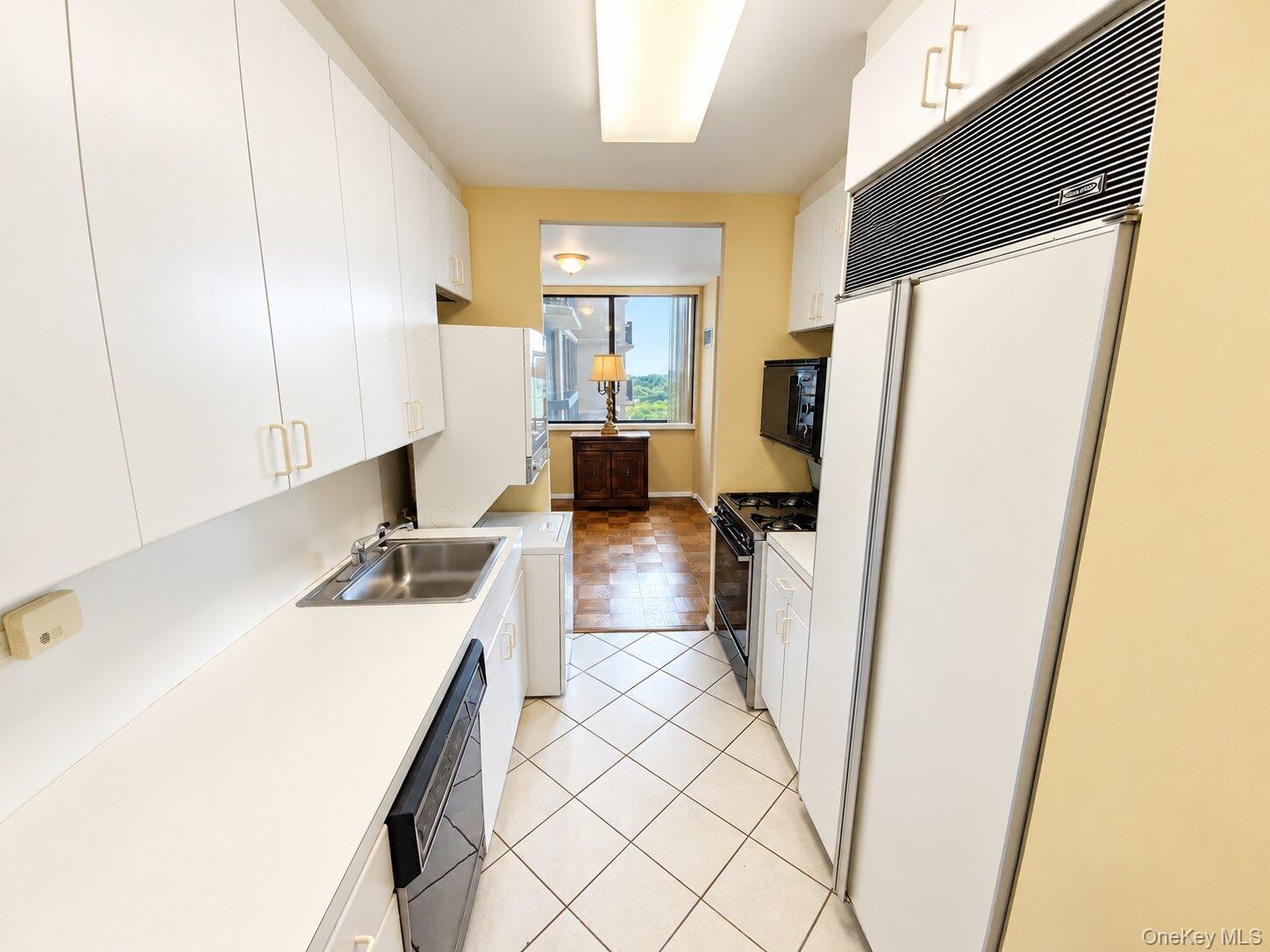 27010 Grand Central Parkway 10s Property Photo 8