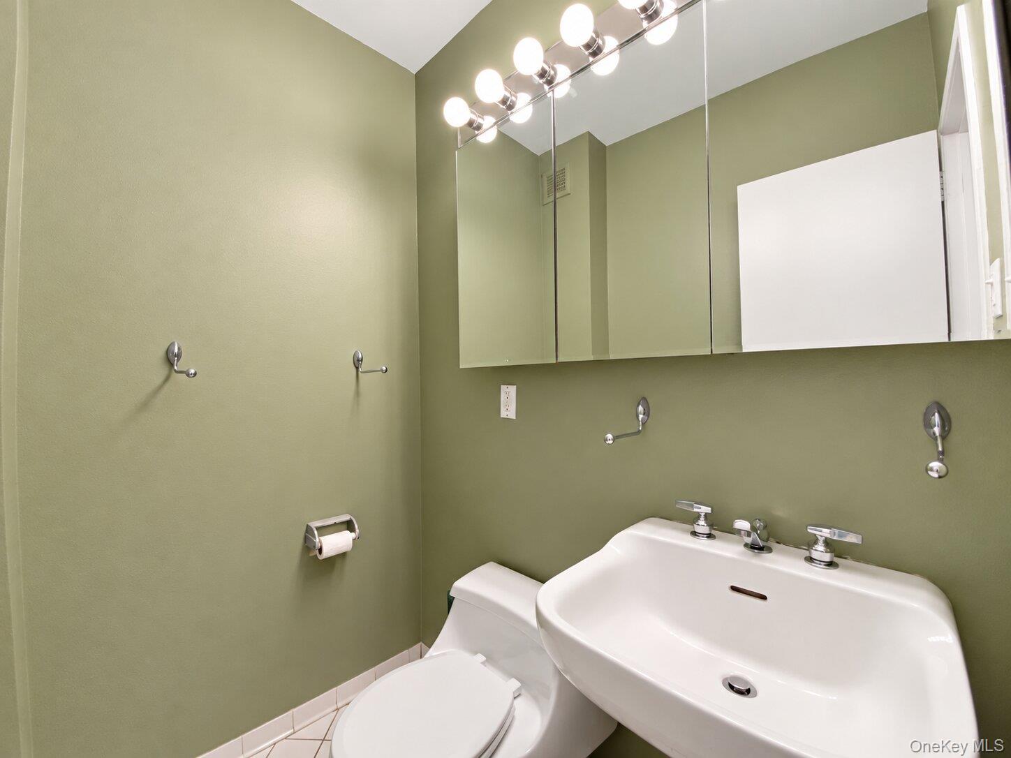 27010 Grand Central Parkway 10s Property Photo 11